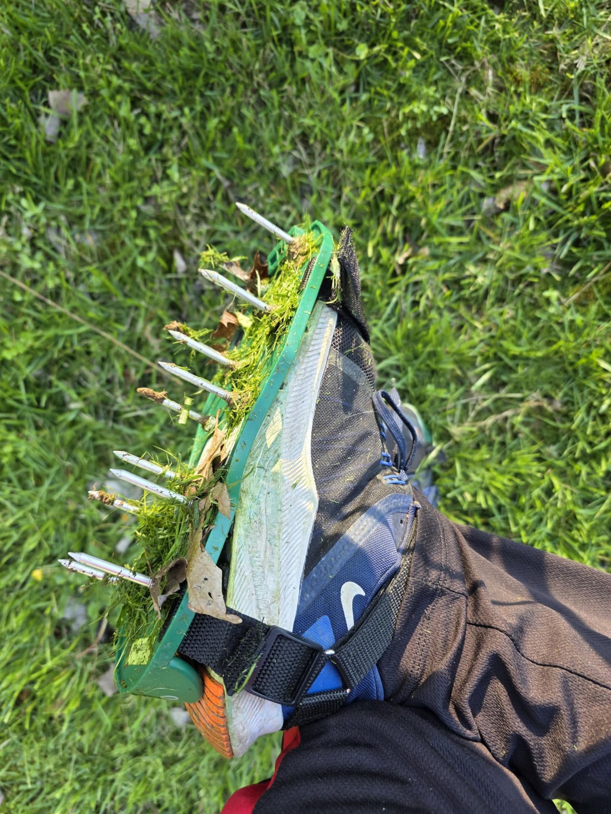 Ohuhu Lawn Aerator Shoes with Hook & Loop Straps, All New Unique Design Free-Installation Heavy Duty Spiked Aerating Sandals, One-Size-Fits-All for Yard Patio Lawn Garden customer photo 2