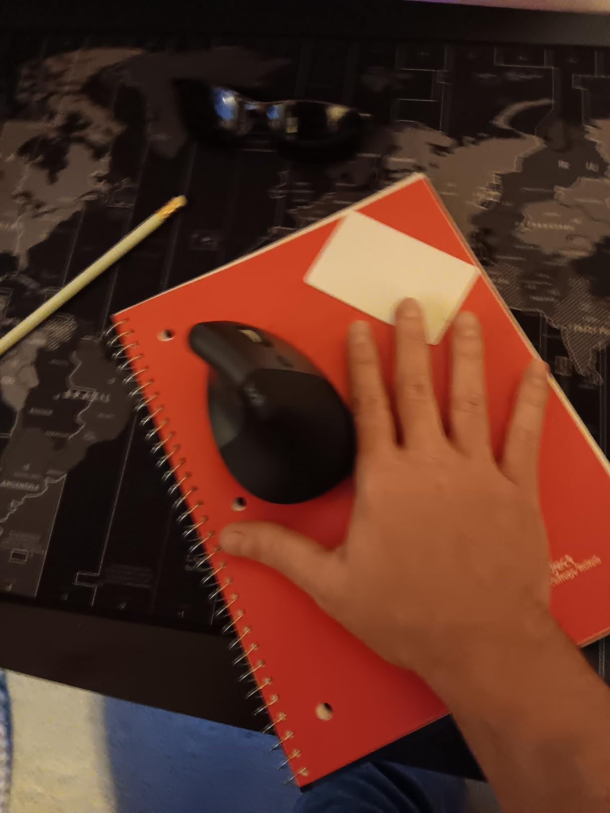 Logitech Lift Vertical Ergonomic Mouse, Wireless Bluetooth or USB Receiver, Quiet Clicks, 4 Buttons, Right Hand Wireless Mouse, Windows/macOS/iPadOS, Laptop, PC - Graphite customer photo 2