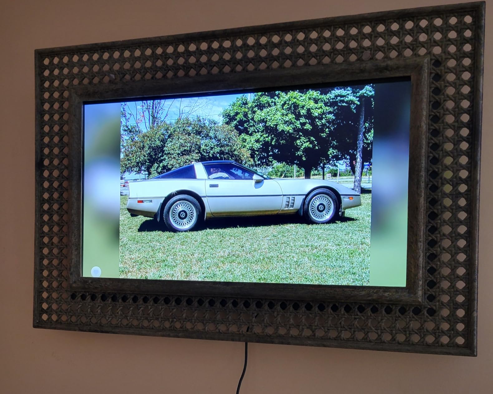 Uhale Digital Picture Frame WiFi 10.1 Inch with 32GB Storage, Electronic Photo Frames 1280 x 800 HD IPS Touch Screen, Auto Rotate, Slideshow, Instantly Share Photos and Videos from Anywhere customer photo 1