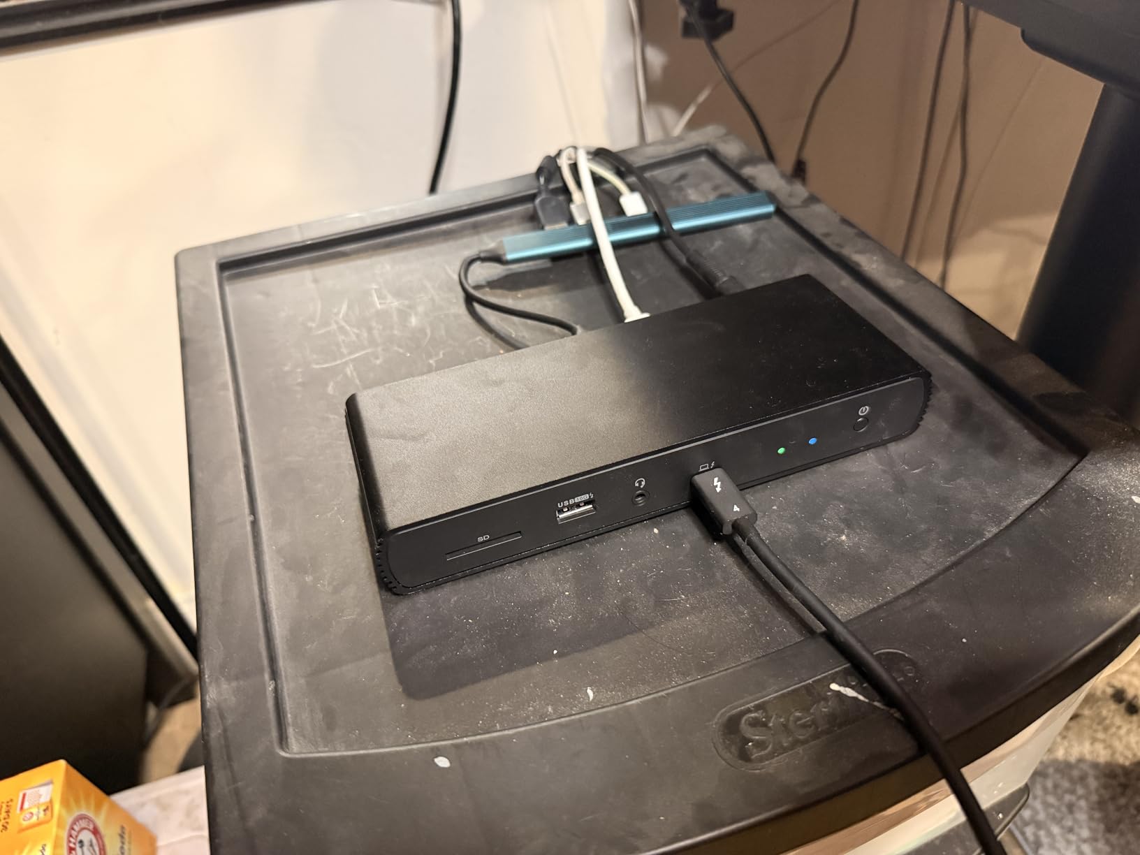 Amazon Basics Thunderbolt 4 Pro Docking Station, Dual 4K Monitor Support, 8K Display, 2xTBT4, 1xHDMI2.1, 3xUSB A 3.1, RJ45 Ethernet customer photo 1