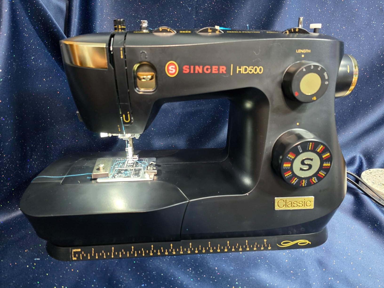 SINGER Heavy Duty 500 Classic Sewing Machine with Accessory Kit | Strong Motor with Enhanced Piercing Power, 23 Built-In Stitches, Full Metal frame, 1-step Buttonhole & LED Light customer photo 2