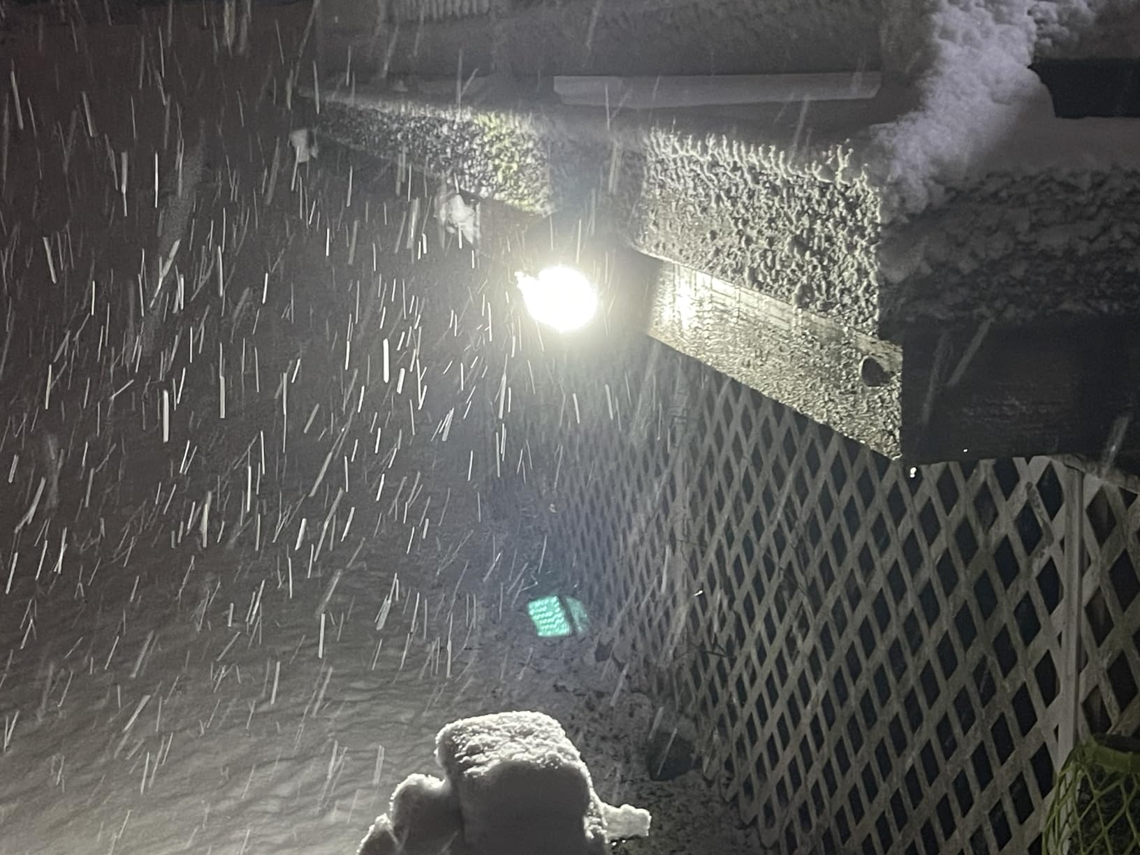 MIHANI Solar Flood Lights Outdoor, 2500LM Motion Sensor Security Lights with 270° Wide Angle, IP67 Waterproof, 3 Heads Solar Outdoor Lights for Patio, Yard, House, Garage (Non-Remote, 2 Pack) customer photo 2