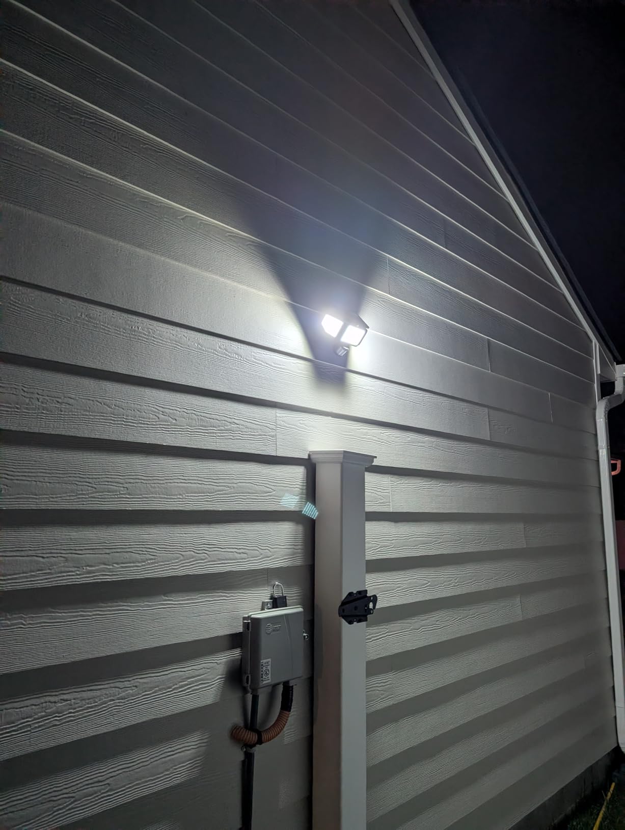 Onforu 4500LM Solar Lights Outdoor, 3 Heads Security Lights with Remote Control, IP65 Waterproof Motion Sensor Lights, 3 Modes Flood Lights for Wall, Porch, Yard, Outside, 2 Pack customer photo 1