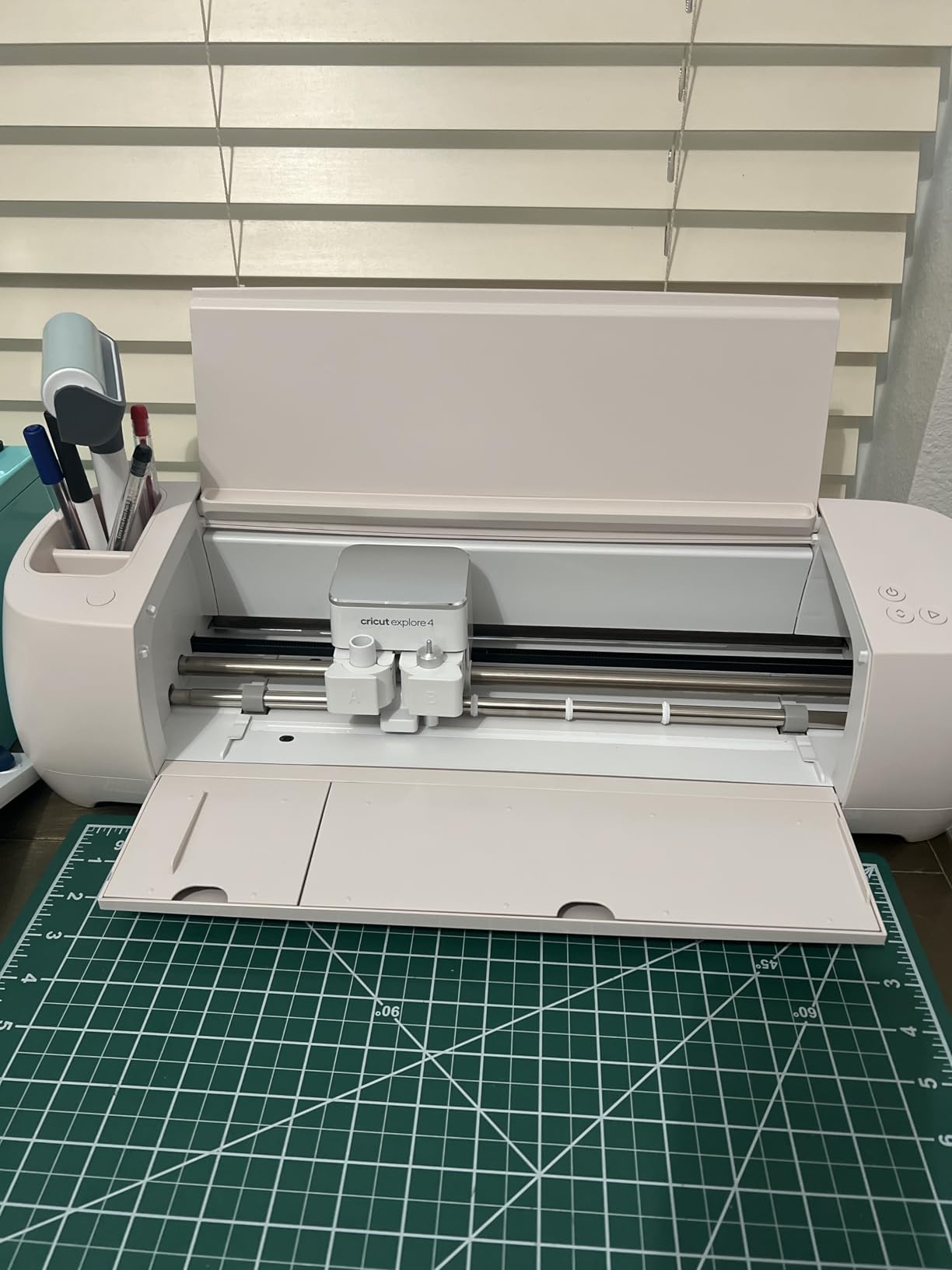 Explore 4 Machine with Vinyl and Iron-On Bundle - Beginner Friendly Craft Cutting Machine customer photo 1