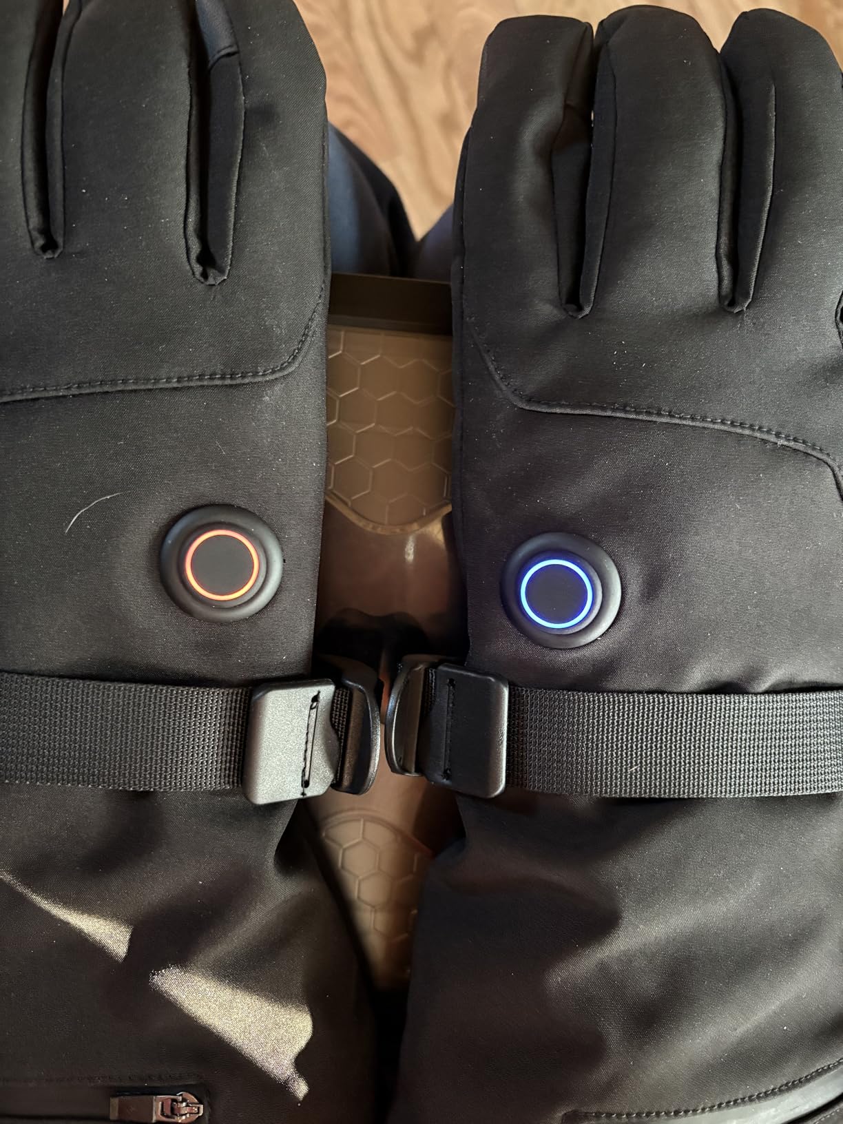 Rechargeable Heated Gloves for Men Women, 7.4V Waterproof Touchscreen Electric Ski Gloves with 3-8 Hours Heating for Winter Outdoor Work, Skiing, Hunting, Hiking, Camping, Riding, Fishing customer photo 2