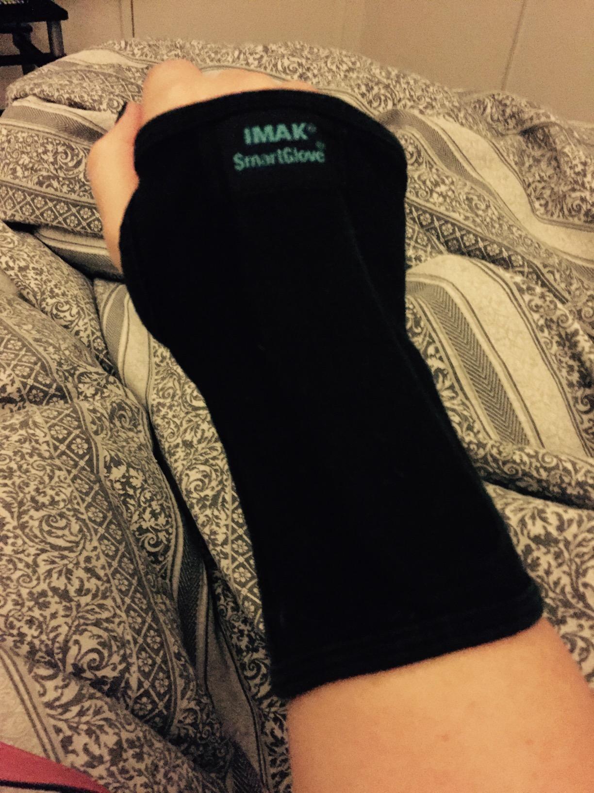 IMAK Brownmed RSI SmartGlove - Glove for Arthritis, Tendonitis & Carpal Tunnel - Compression Glove - Working & Gaming Wrist Support Brace with Splint - Medium customer photo 2