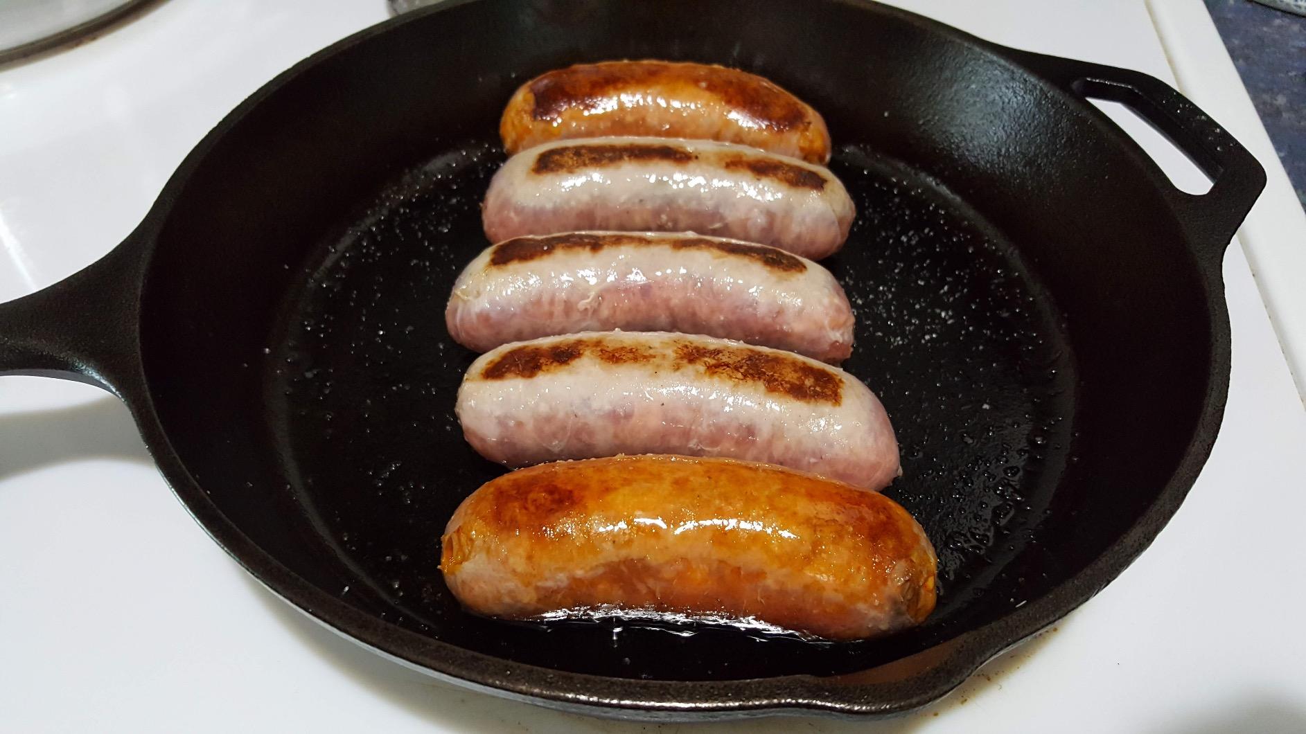 Lodge Seasoned Cast Iron Skillet - PFAS-Free, Non-Toxic Cookware - Use with an Oven, Stove, Grill, or Campfire - Naturally Non-Stick & Oven Safe - 10.25 Inches customer photo 1