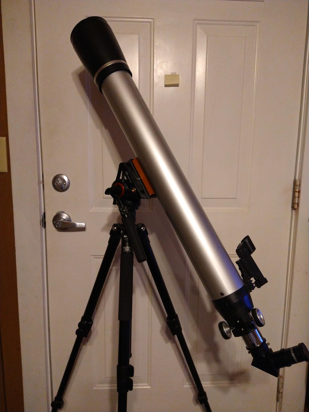 Celestron NexStar 4SE Computerized Telescope - 4-Inch Maksutov-Cassegrain Optical Tube - Fully Automated GoTo Mount with SkyAlign - Ideal for Beginners and Advanced Users - 40,000+ Object Database customer photo 1