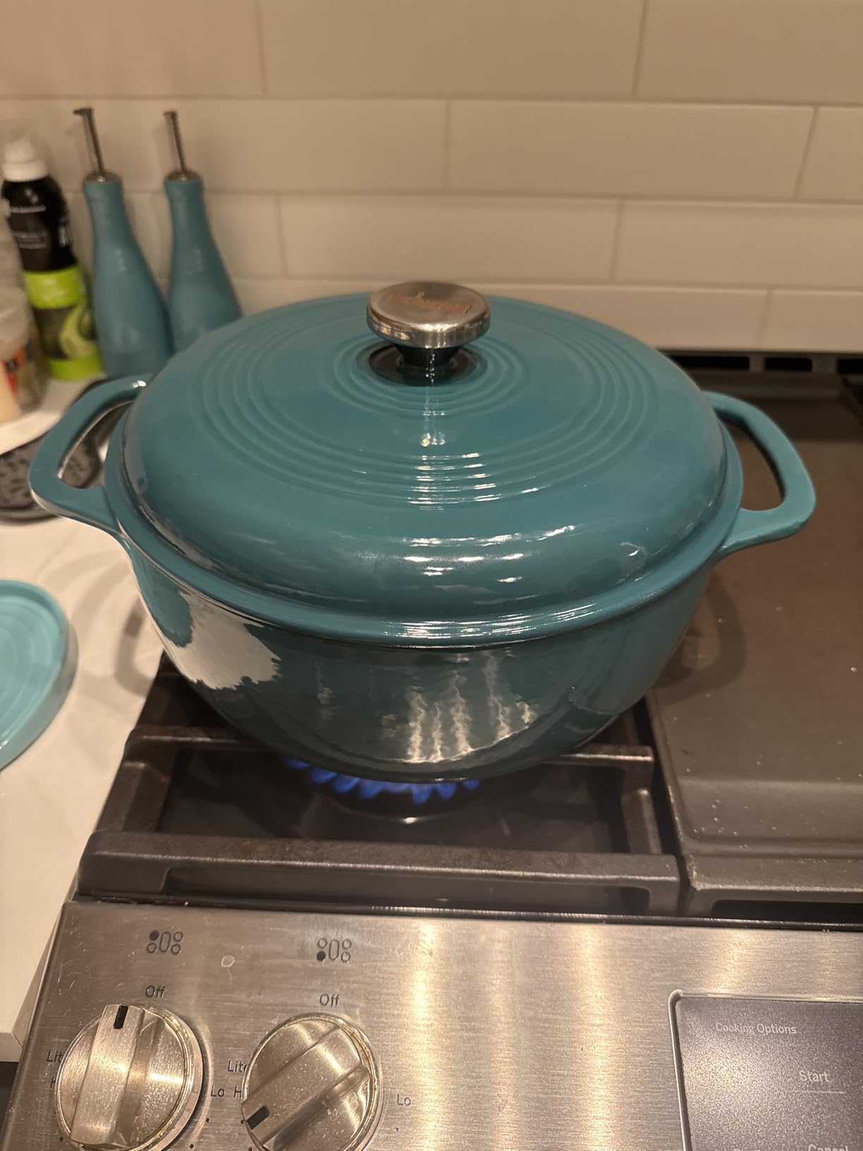 Lodge Essential Enamel Cast Iron Dutch Oven - Perfect for Bread Baking, Braising, Marinating & Slow Cooking - Features Moisture-Sealing Lid & Dual Handles - Kitchen Essentials - 6 Quarts (Caribbean Blue) customer photo 2