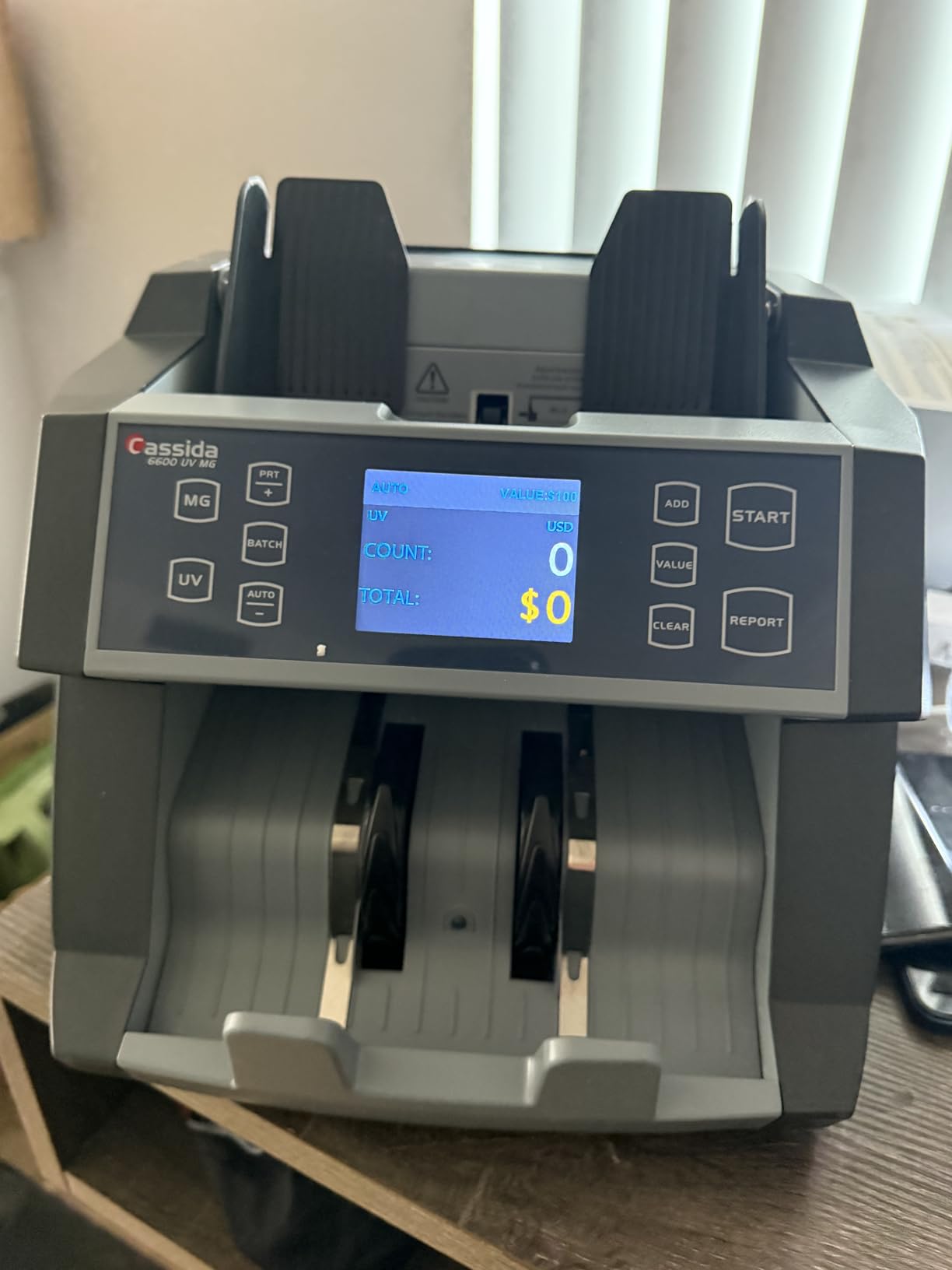 Cassida 5520 UV/MG - USA Money Counter with ValuCount, UV/MG/IR Counterfeit Detection, Add and Batch Modes - Large LCD Display & Fast Counting Speed 1,300 Notes/Minute customer photo 1