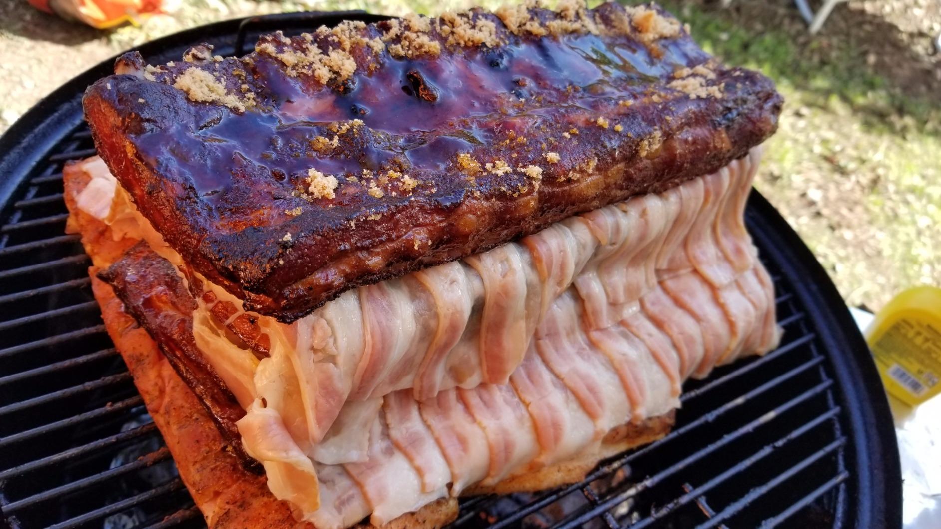 Weber Smokey Mountain Cooker 18-Inch Charcoal Smoker - Outdoor BBQ Smoker with Dual Cooking Grates, Porcelain-Enameled Kettle & Temperature Control Dampers customer photo 1