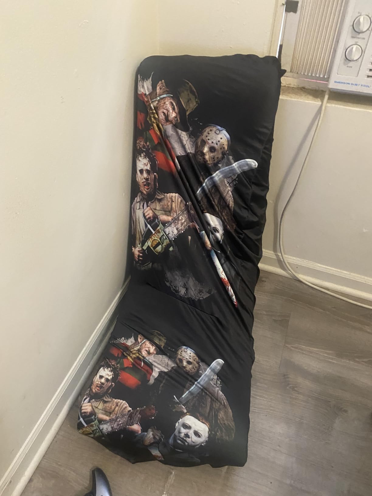 The Crew Furniture Classic Video Rocker Floor Gaming Chair, for Kids and Teens, PU Faux Leather & Polyester Mesh, Black/Red customer photo 1