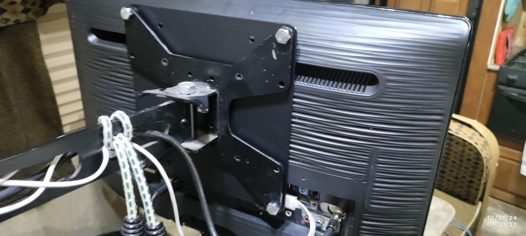 Mount World 1056 VESA 200 x 200 Universal Adapter for Medium Mounts (Adapter can be used for tv from 23