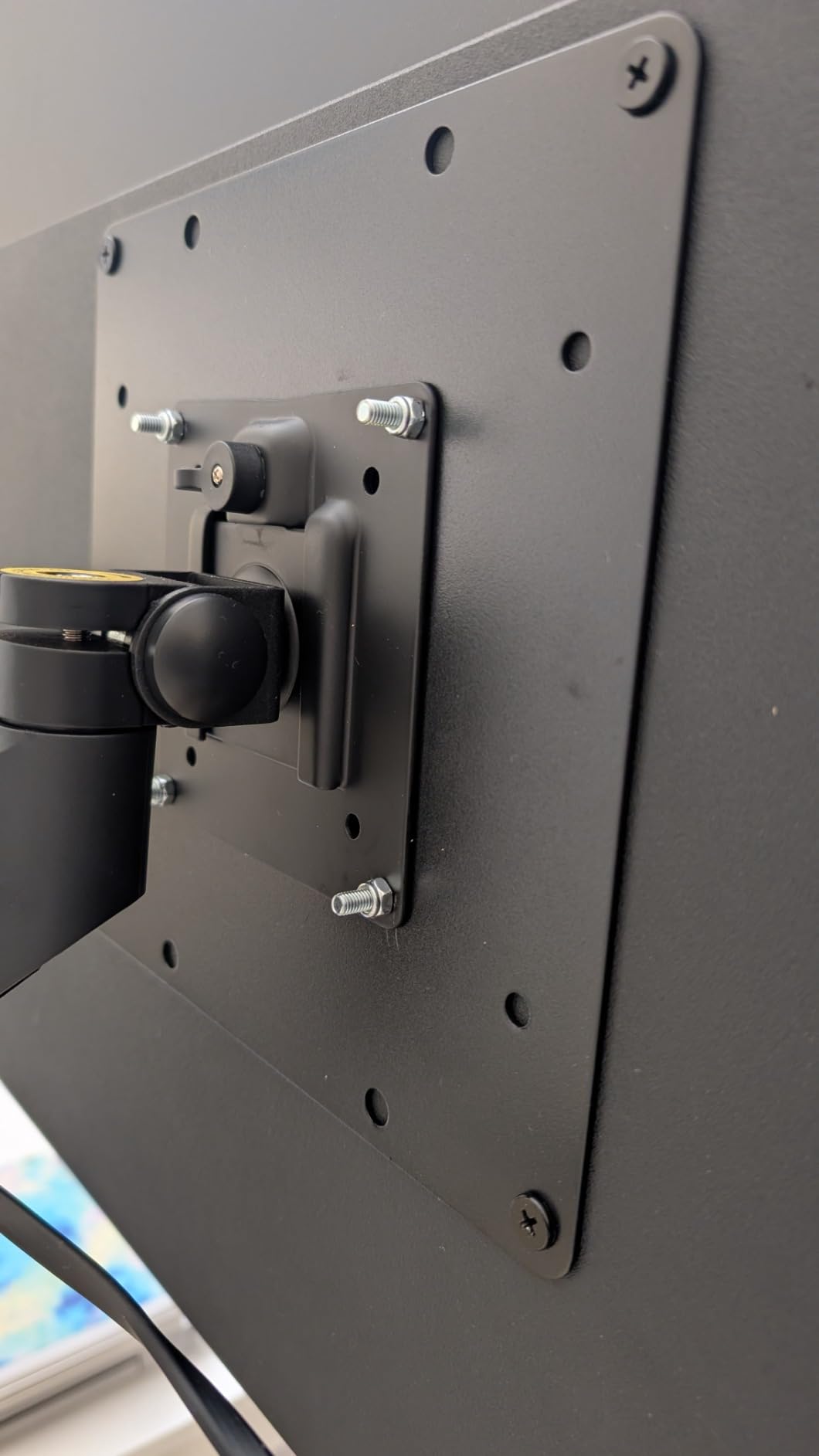 Mount World 1056 VESA 200 x 200 Universal Adapter for Medium Mounts (Adapter can be used for tv from 23