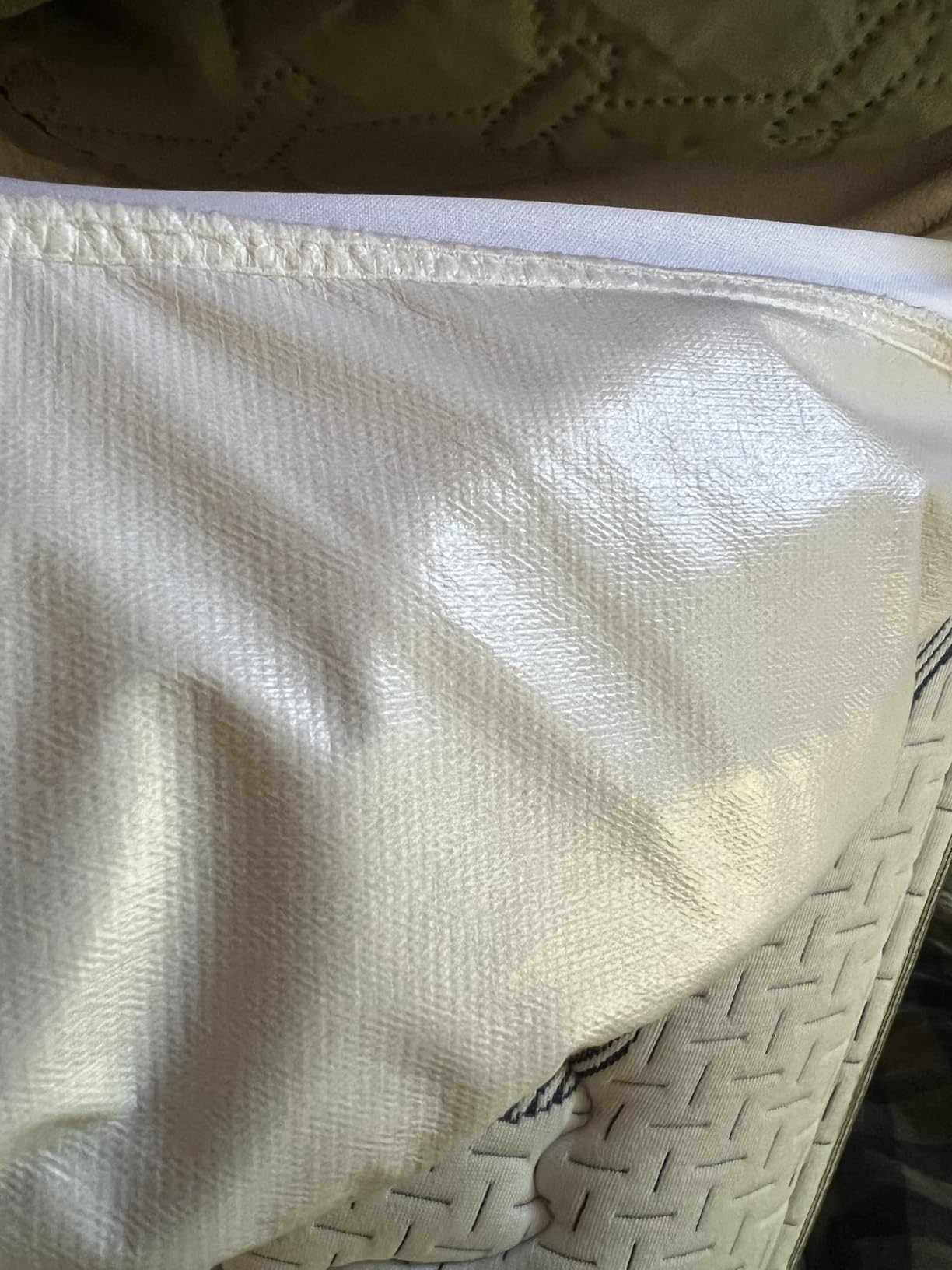 SafeRest Waterproof Queen Size Mattress Protector - Fitted with Stretchable Pockets - Machine Washable Cotton Blend Mattress Cover for Bed customer photo 1