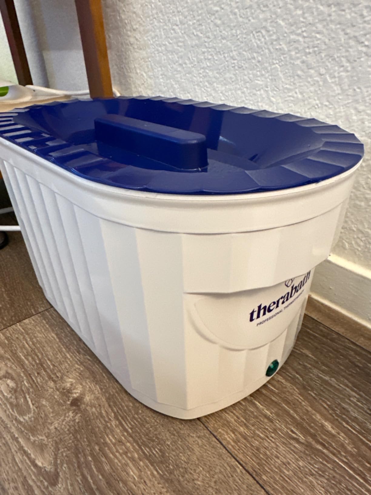 Therabath Professional Thermotherapy TB6 Paraffin Wax Bath - Heat Therapy for Hands, Feet, Face & Body - Made in USA - 6 lb. ScentFree customer photo 1