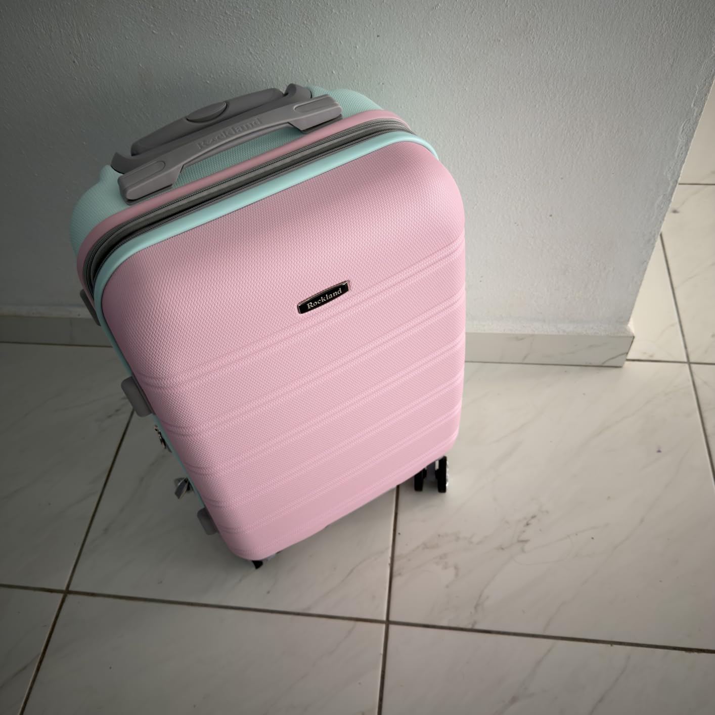 Rockland Melbourne Hardside Expandable Spinner Wheel Luggage, Orange, 3-Piece Set (20/24/28) customer photo 1