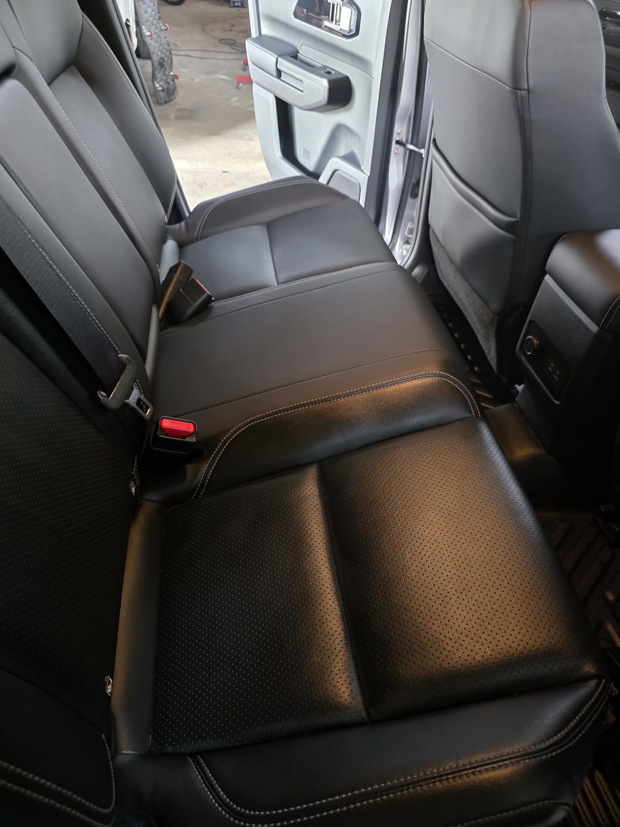 Meguiar's Gold Class Leather Conditioner Spray - Premium Car Leather Conditioner - Protect Your Car's Seats from Cracking, Fading and Drying Out - Keep It Looking and Feeling New, 16 Oz customer photo 1