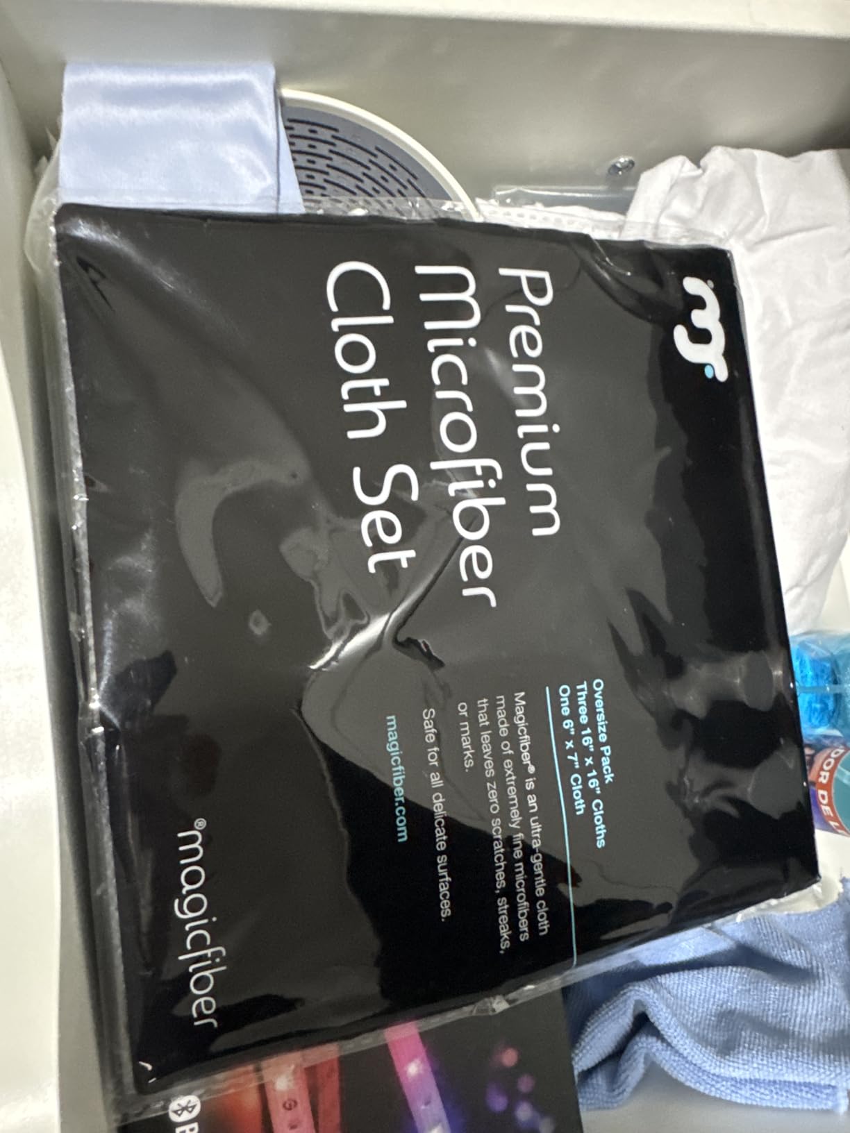 MagicFiber Extra Large Microfiber Cleaning Cloth - Premium Cloth for TV Screens, Windows, Mirrors, Glasses, Lenses, VR, Computers, Monitors, & More customer photo 1