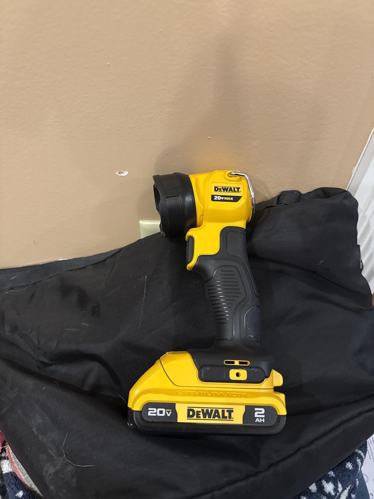 DEWALT 20V MAX LED Work Light/Flashlight (DCL040) customer photo 2
