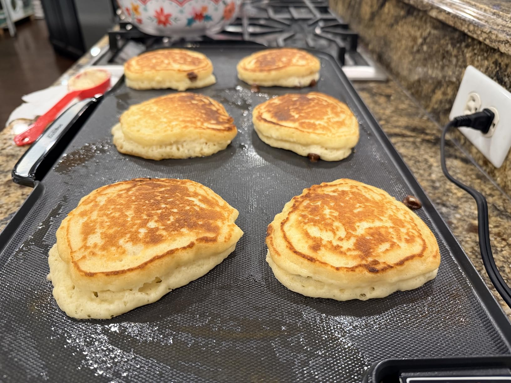 Presto 07061 22-Inch Electric Griddle with Removable Handles, Extra-Large Nonstick Ceramic Surface, Black customer photo 2