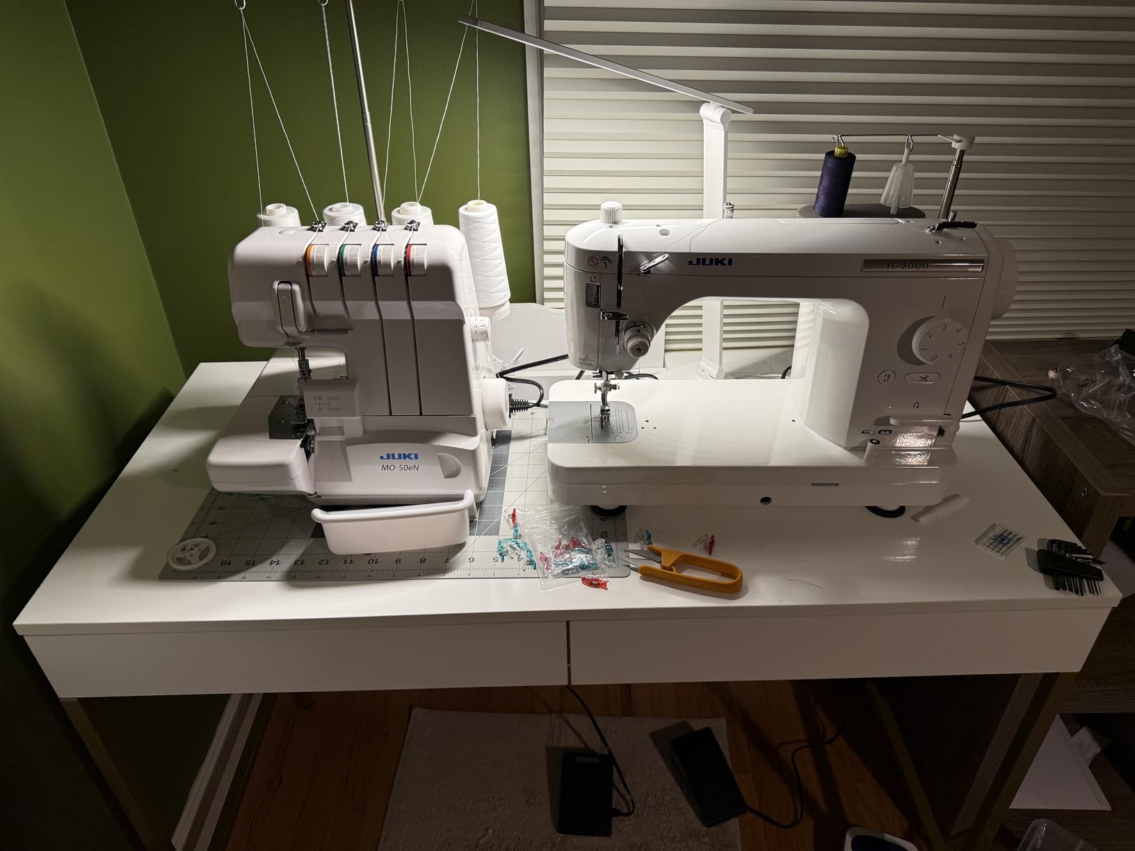 Juki MO-50E, 3 or 4 Thread Serger, Lay In Tensions, Adjustable Differential Feed, Built In Rolled Hem, Automatic Lower Looper Threader, Retractable Upper Knife customer photo 2