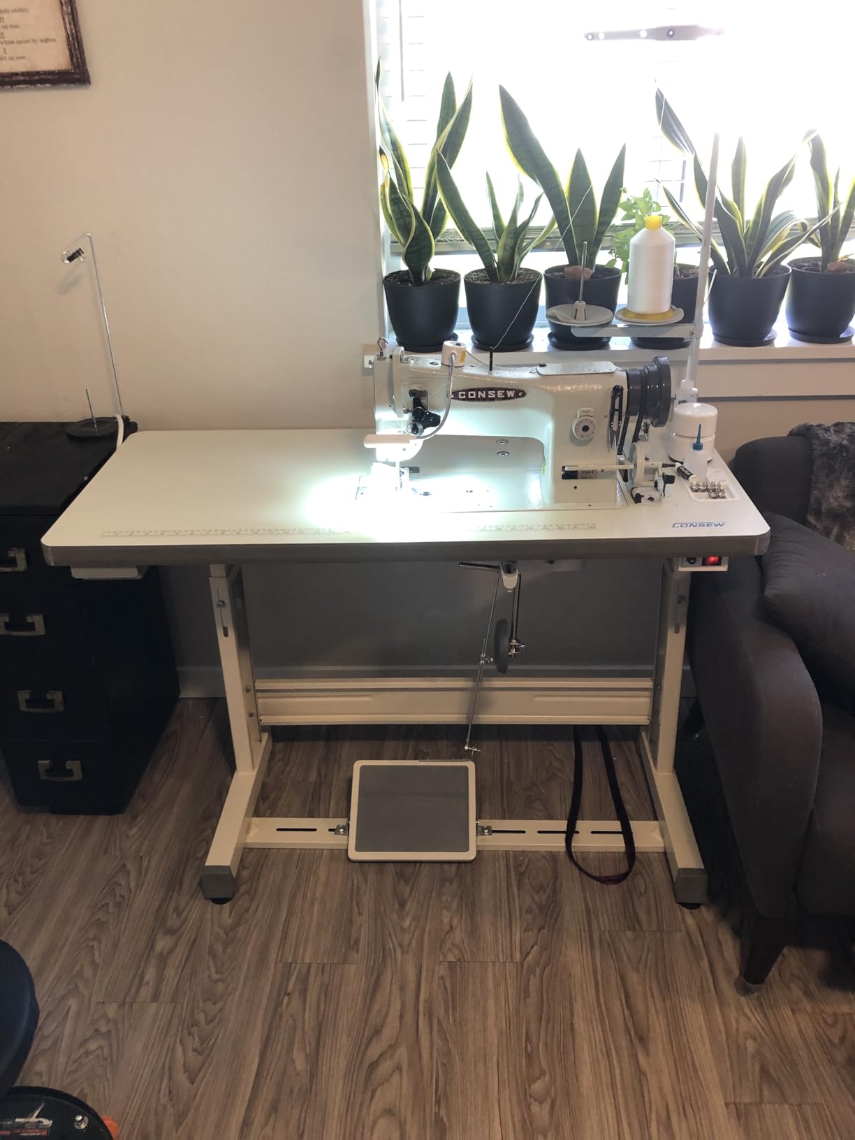 Consew 206RB-5 Walking Foot Industrial Sewing Machine with Table and Servo Motor customer photo 3