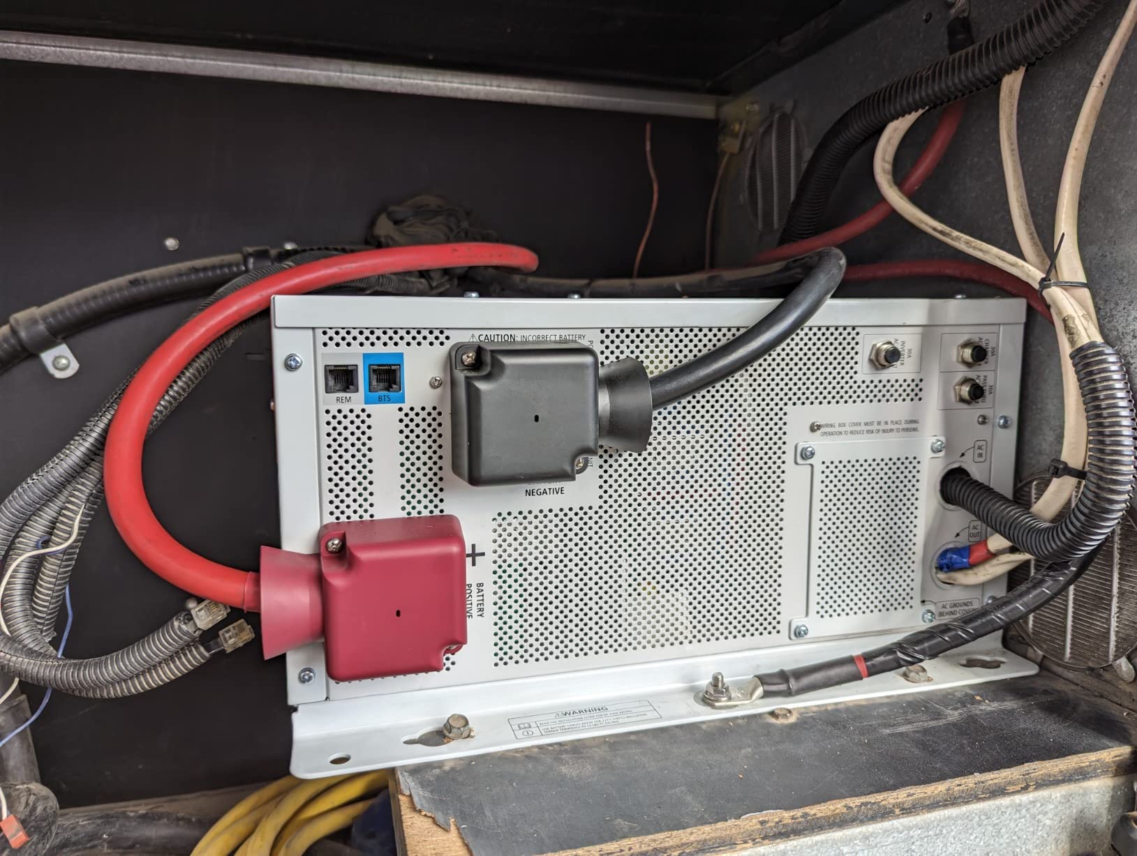 Xantrex 815-3012 Freedom SW 3012 150 Amp Inverter/Charger customer photo 1