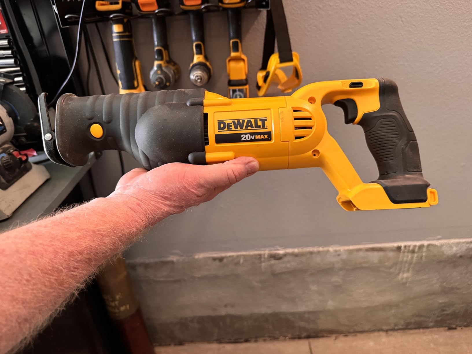 DEWALT 20V MAX Reciprocating Saw, 3,000 Strokes Per Minute, Variable Speed Trigger Cordless Saw, Tool Only (DCS380B) customer photo 1