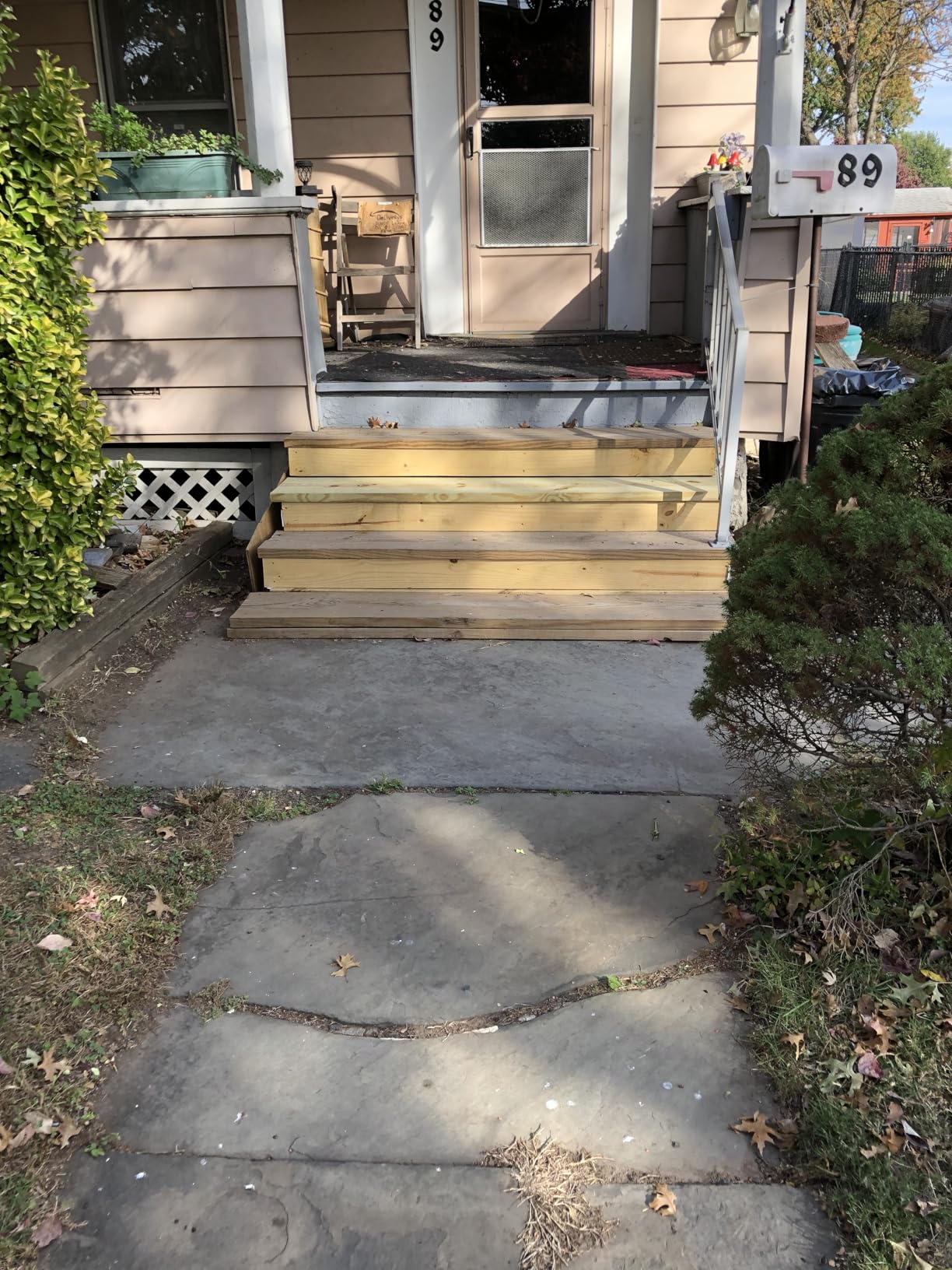 DEWALT 20V MAX Circular Saw, Cordless Sidewinder Style Portable, 6-1/2-Inch Blade, 5150 RPM (DCS391B) customer photo 1