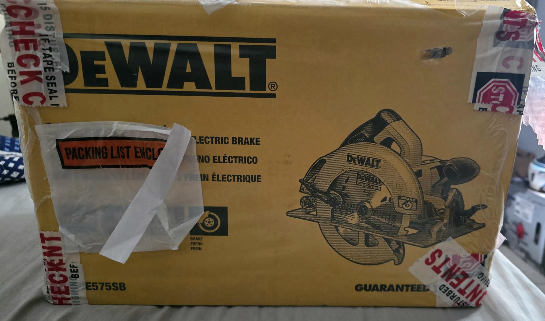DEWALT Circular Saw, 7-1/4 inch, Pivoting with up to 57 Degree Bevel, Corded (DWE575SB) customer photo 1