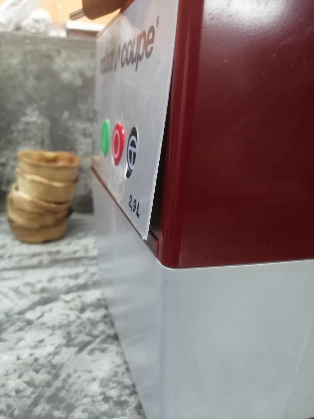 Robot Coupe 4581 R2N Continuous Feed Combination Food Processor with 2.9 L Polycarbonate Bowl, 1-HP customer photo 1