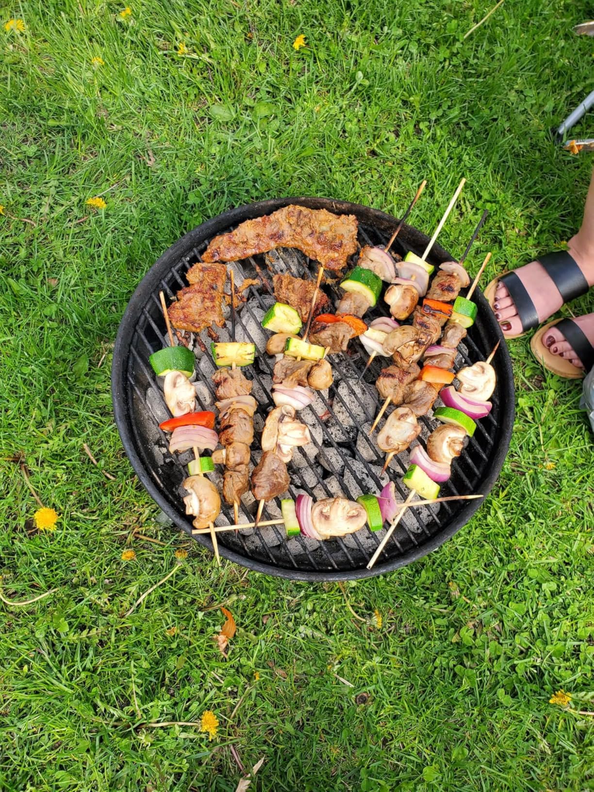 Weber Jumbo Joe Charcoal Grill, 18-Inch, Black - Lightweight Portable Kettle BBQ Grill with Tuck-N-Carry Lid Lock for Camping, Tailgating and Outdoor Cooking customer photo 1