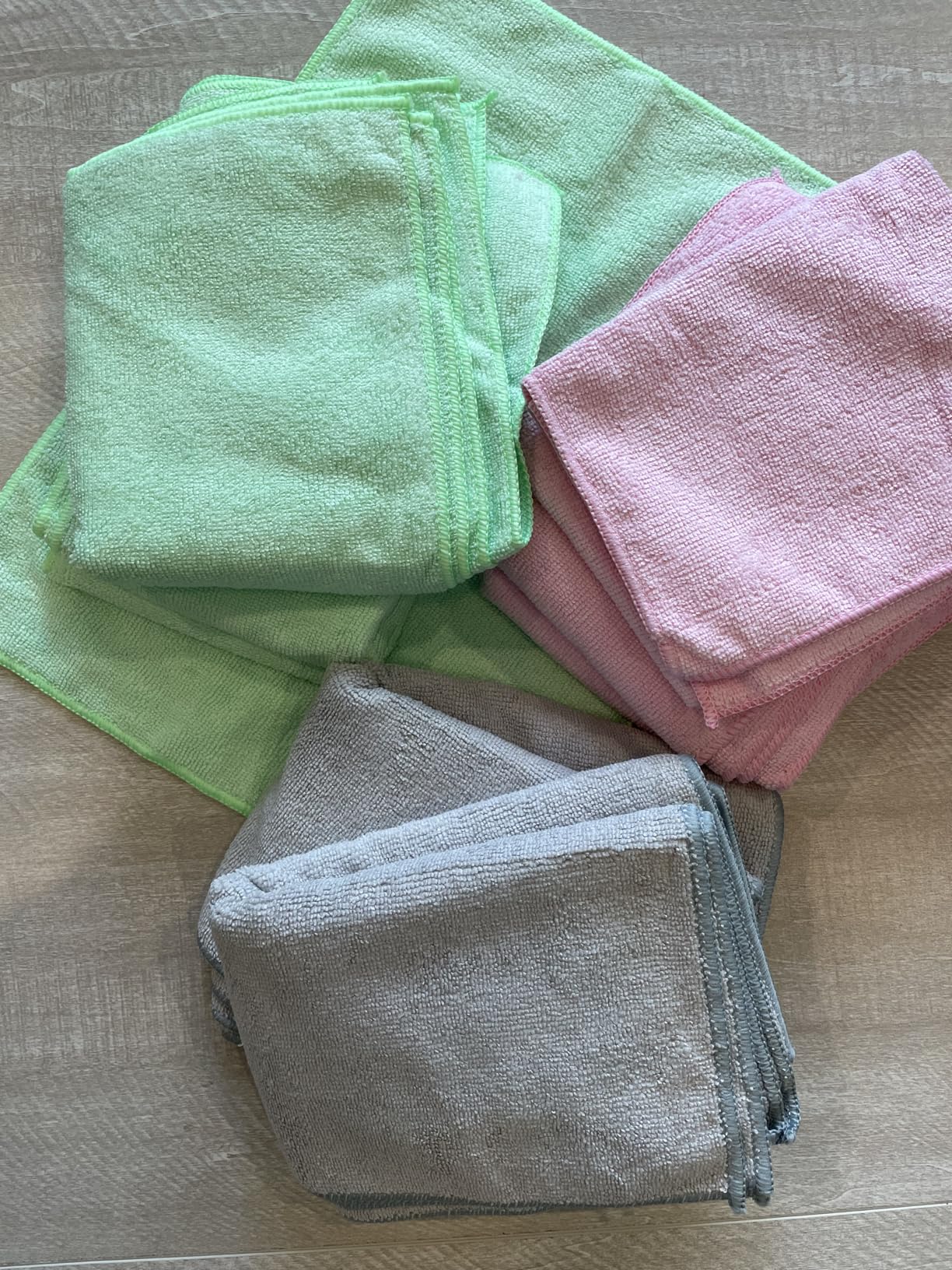 Amazon Basics Microfiber Cleaning Cloths, Ultra Absorbent, Lint Free, Streak Free, Non-Abrasive, Reusable and Washable, 16