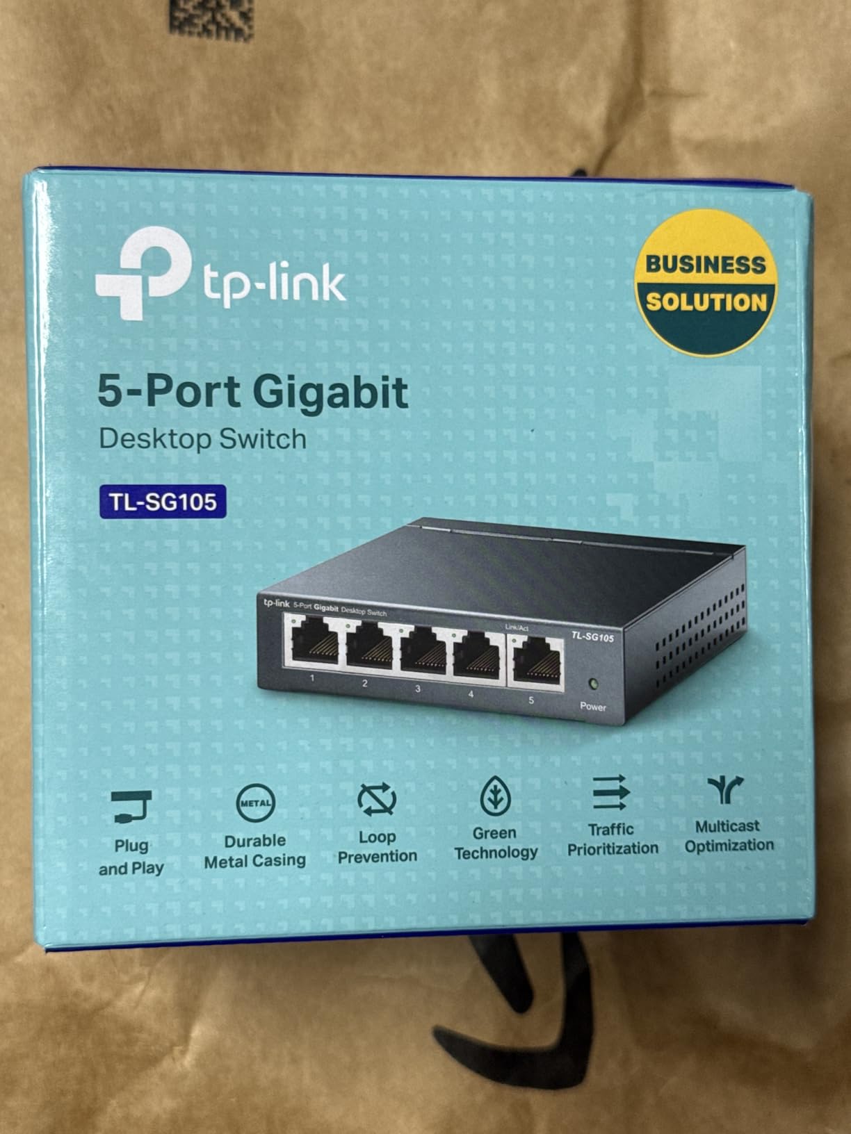 TP-Link TL-SG105, 5 Port Gigabit Unmanaged Ethernet Switch, Network Hub, Ethernet Splitter, Plug & Play, Fanless Metal Design, Shielded Ports, Traffic Optimization customer photo 2