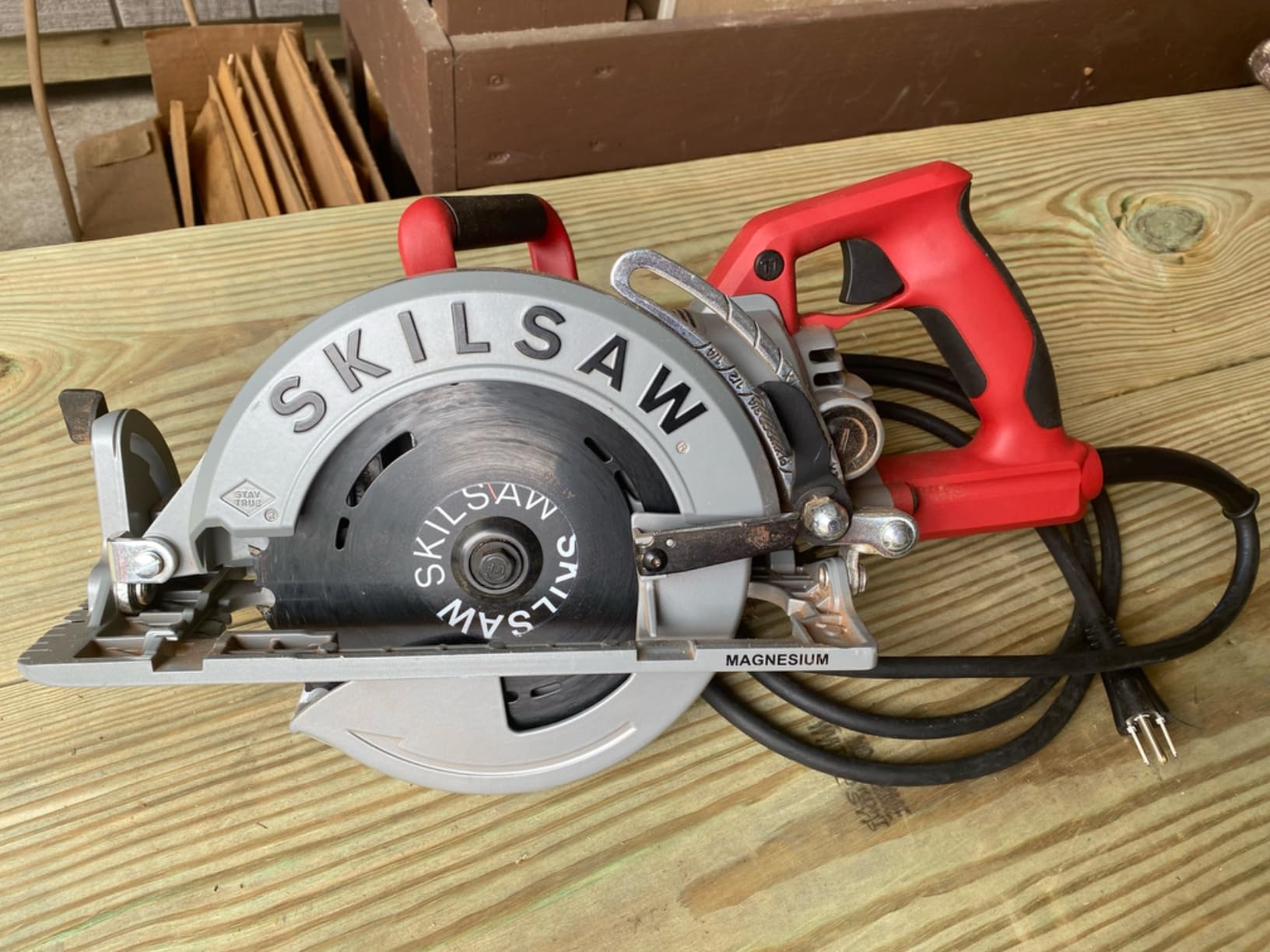 SKILSAW SPT77WML-01 15-Amp 7-1/4-Inch Lightweight Worm Drive Circular Saw, Silver customer photo 2
