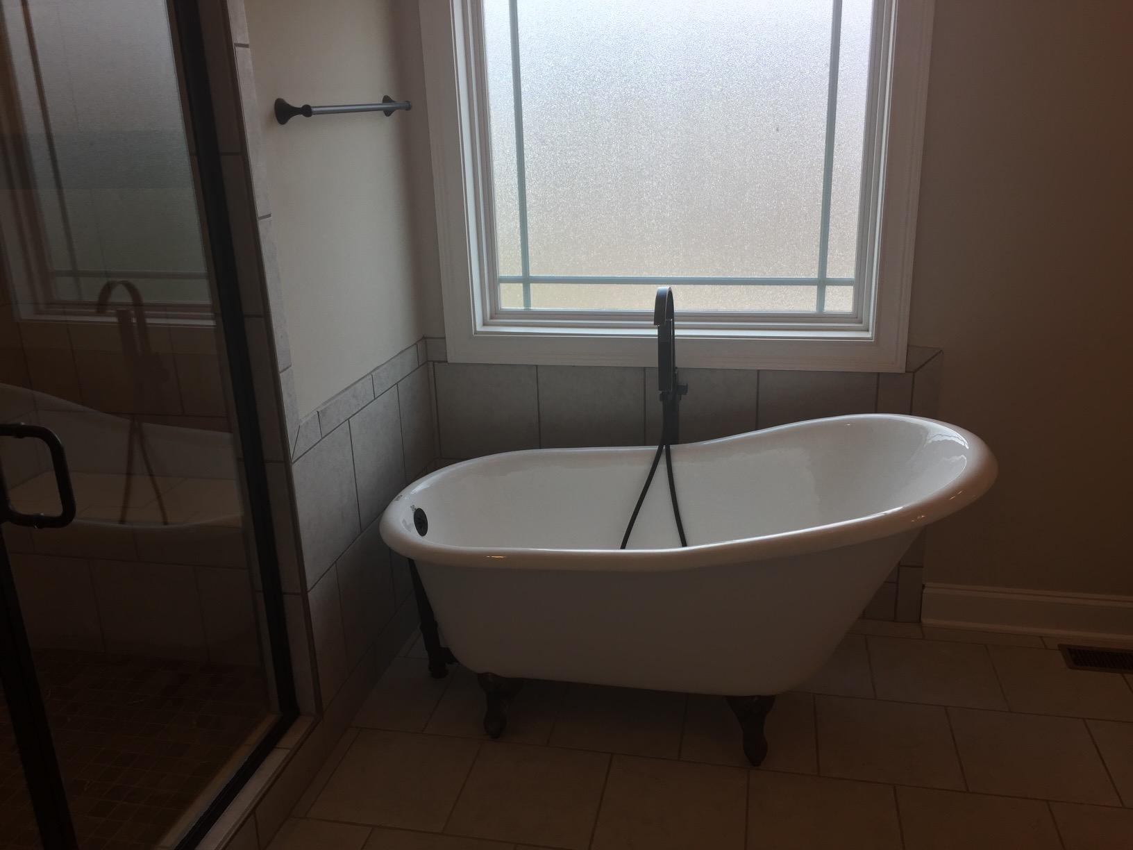 Kingston Brass Aqua Eden VCTND6030NT1 Cast Iron Slipper Clawfoot Bathtub with Chrome Feet without Faucet-Drillings, 60-Inch, White customer photo 1