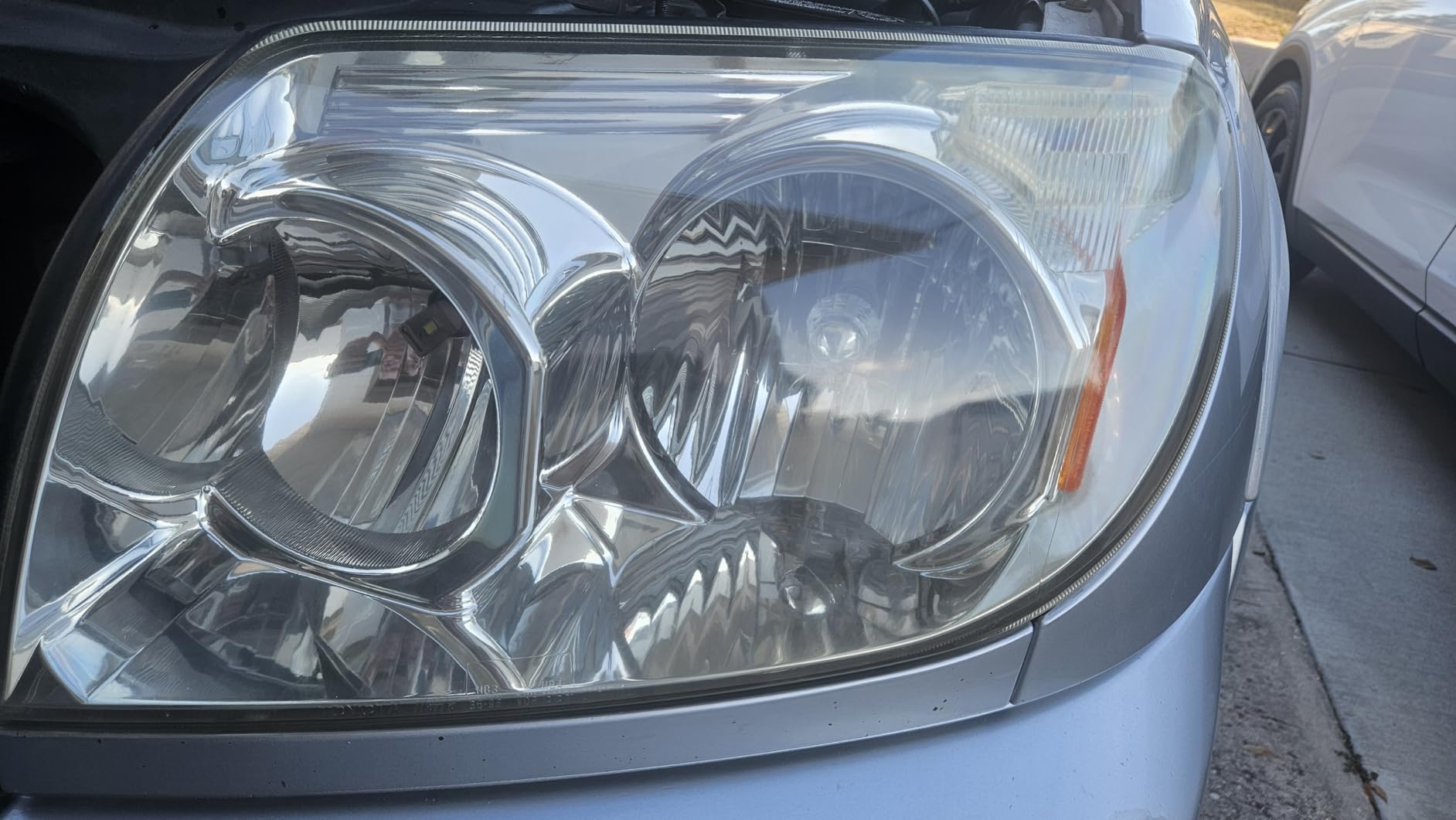 Formula 1 Headlight Restorer & Sealant - One Step Polish to Clean & Renew Yellowed Headlights, Windscreens, or Exterior Plastics (8 oz.) customer photo 1