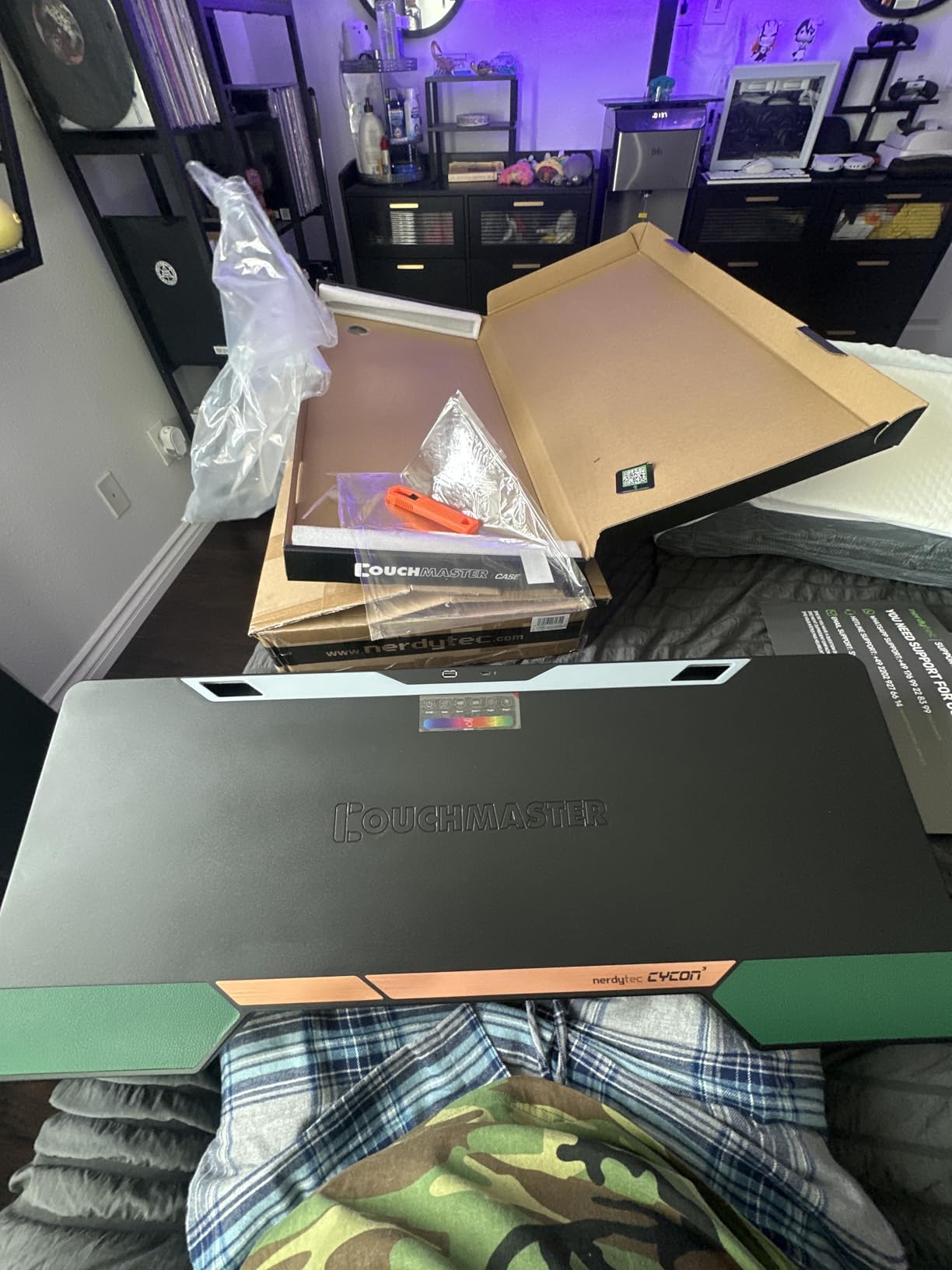 Couchmaster CYCON³ HORIZONLIGHT Bar, Ultimate Ergonomic USB-Hub Gaming Lap Desk for Couch and Bed, Large, Stable and Compatible with All Keyboards and Mouse/Mice, Laptops, PCs, PS4/5, Xbox customer photo 2