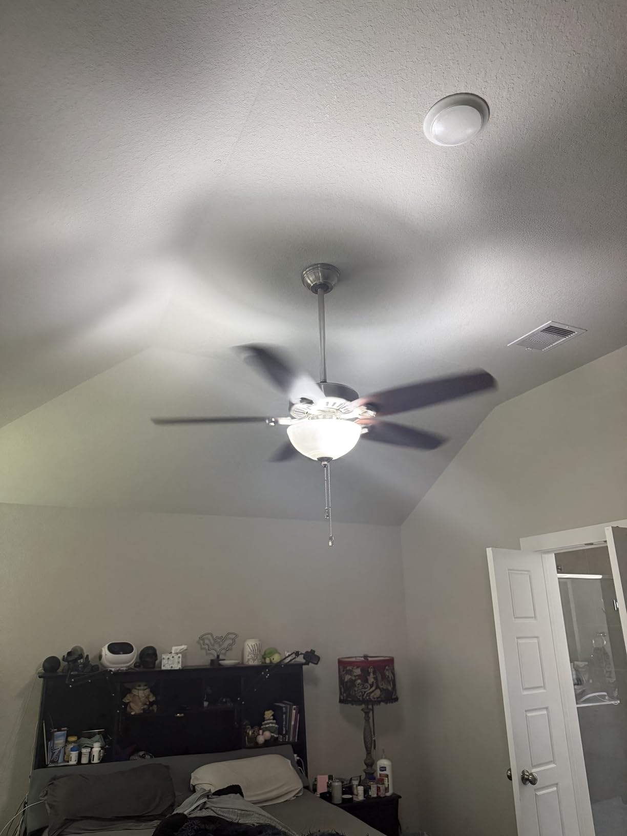 Hunter 52 inch Indoor Ceiling Fan with LED Light - Bronze Ceiling Fan with Pull Chain, For Bedroom or Living Room, Standard Mount, No Remote, 5 Blades, Includes Bulbs- Builder Deluxe 53091, New Bronze customer photo 1