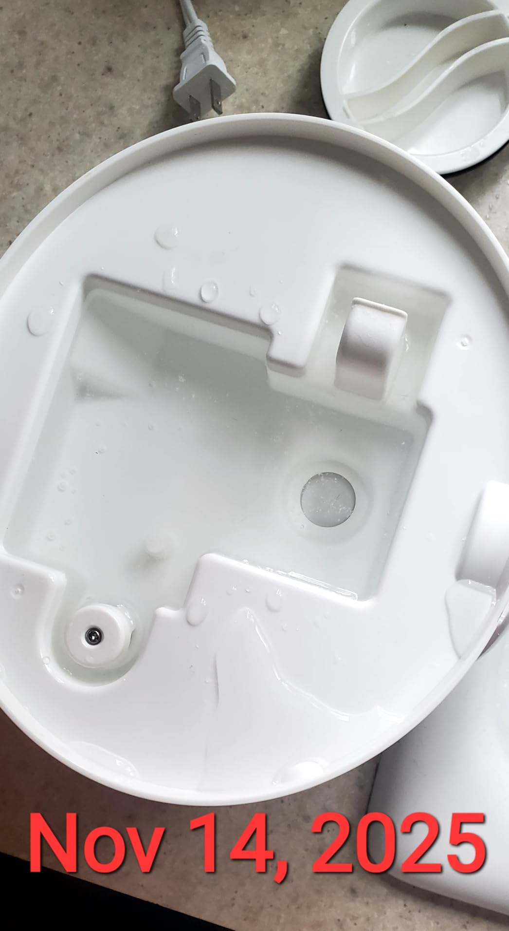 Vicks Filter-Free Ultrasonic Humidifier, Recommended by Pediatricians*, 1.2 Gal Ultrasonic Cool Mist Humidifiers for Bedrooms & Kids Rooms, Works with Vicks VapoPads customer photo 2