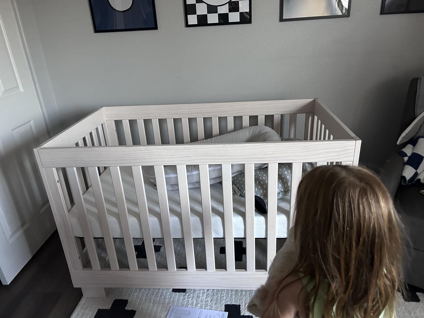 Modo 3-in-1 Baby Crib Convertible to Toddler Bed & Daybed - Includes Toddler Conversion Kit - GREENGUARD Gold Certified - 100% Solid Wood Crib for Baby - 4 Adjustable Heights - White customer photo 1