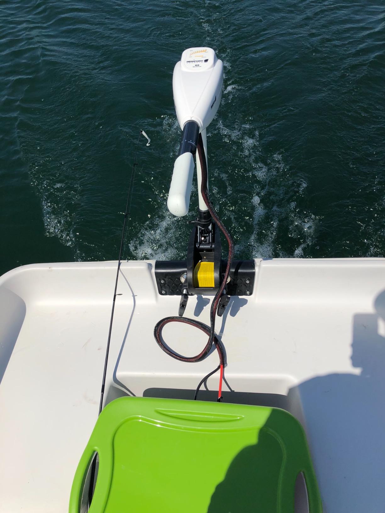 Newport L-Series 86lb Thrust Transom Mounted Saltwater Electric Trolling Motor w/LED Battery Indicator (40