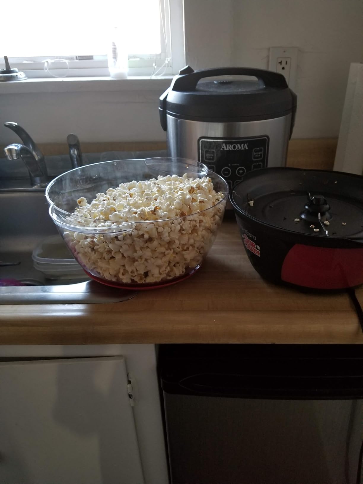 West Bend Stir Crazy Hot Oil Popcorn Popper, Popcorn Maker Machine with Large Serving Bowl Lid and Stirring Rod Perfect for Movie Night Snack Time or Parties, 6-Quart, Red customer photo 1