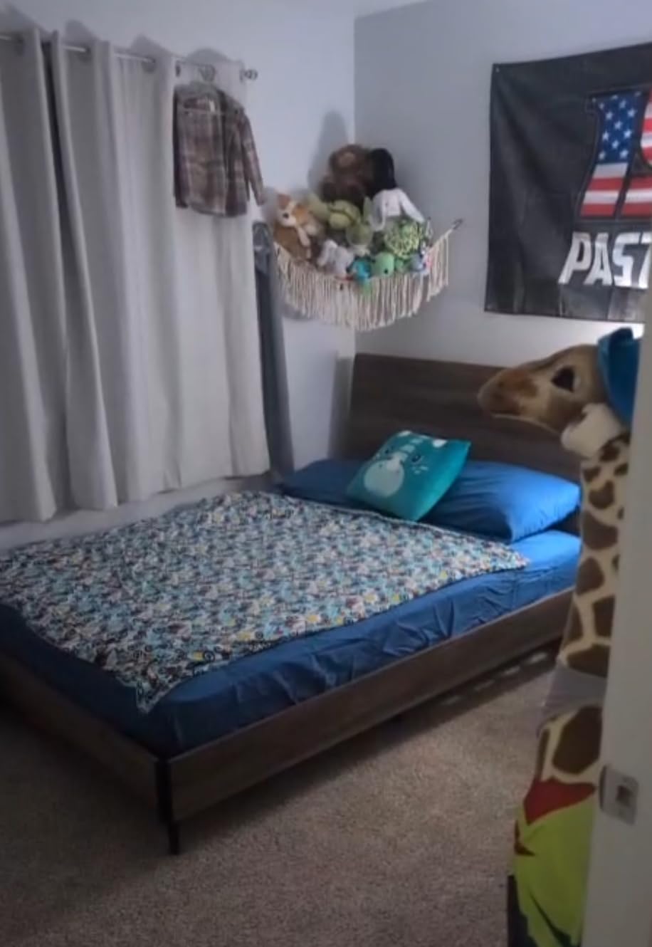 Queen Size Mattress Protector Waterproof, Premium 200 GSM Terry Mattress Cover, Soft & Breathable Bed Cover, Fitted Sheet Style Stretchable Deep Pockets 17