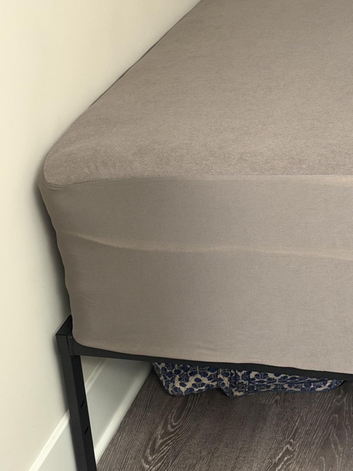 Queen Size Mattress Protector Waterproof, Premium 200 GSM Terry Mattress Cover, Soft & Breathable Bed Cover, Fitted Sheet Style Stretchable Deep Pockets 17