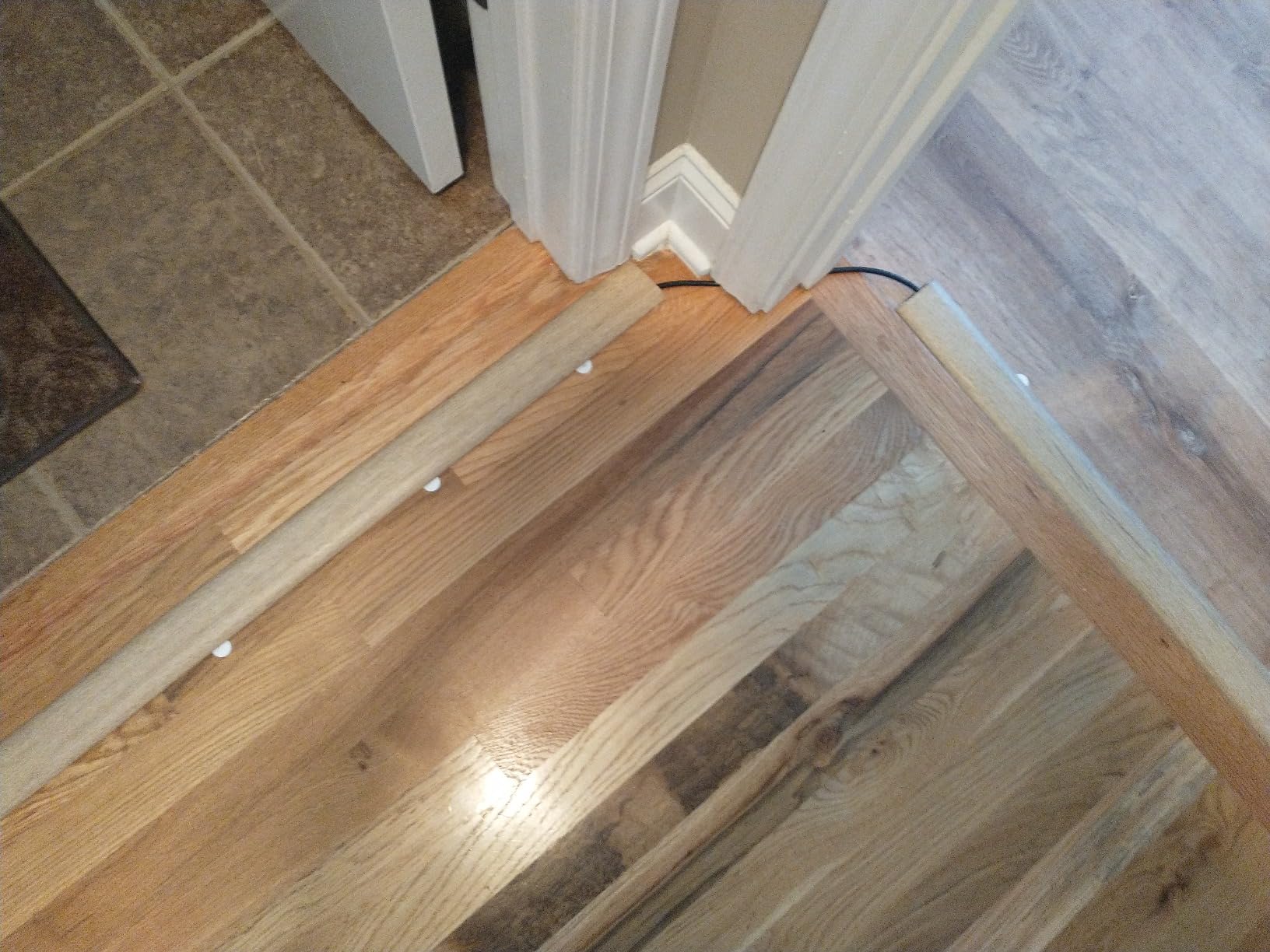 Amazon Basics RJ45 Cat-6 Ethernet Network Cable for Fast Gaming, 1Gbps Transfer Speed, Gigabit Ethernet, Gold-Plated Connectors, Router Modem Switch, 25 ft/7.6m, Black customer photo 2