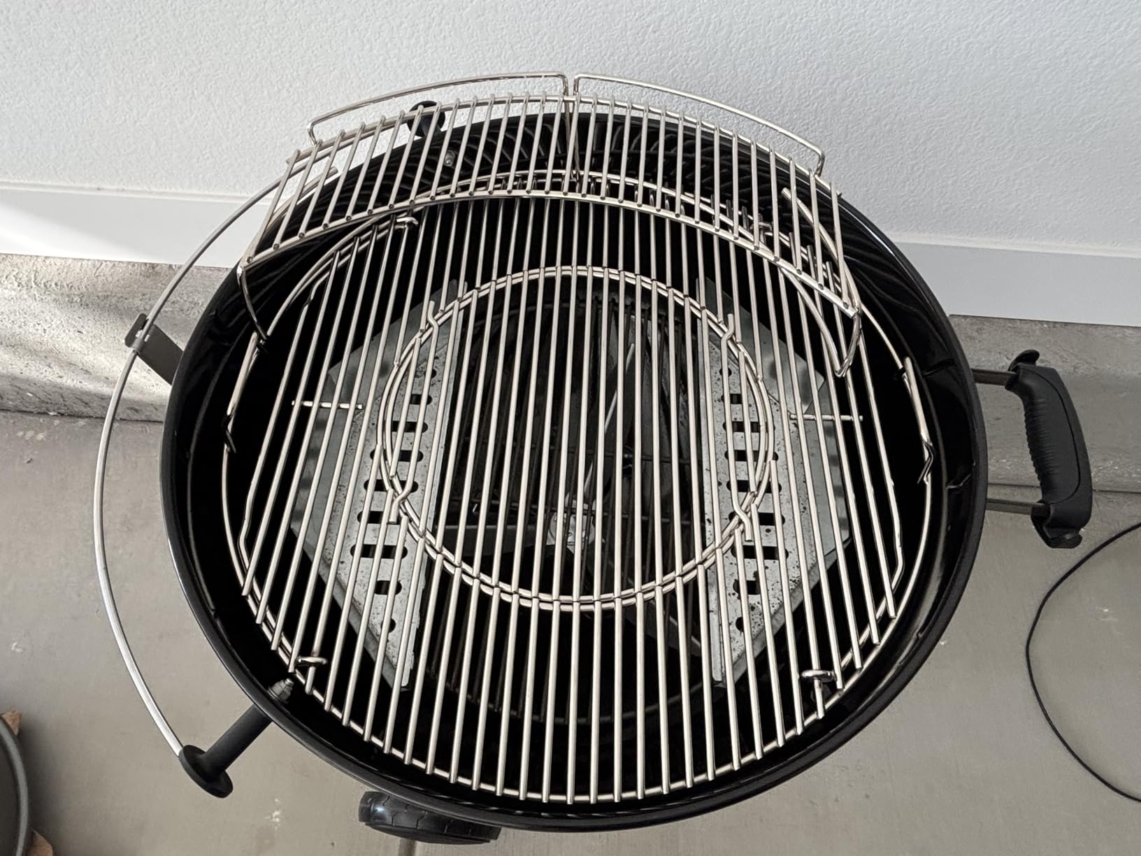 Weber Master-Touch Charcoal Grill, 22-Inch, Black - Premium Outdoor BBQ Grill with Tuck-Away Lid Holder and One-Touch Cleaning System, Porcelain-Enameled Kettle customer photo 1