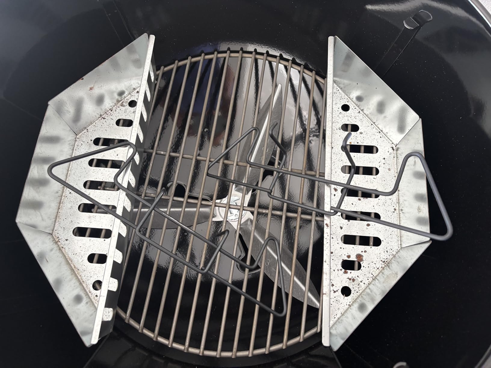 Weber Master-Touch Charcoal Grill, 22-Inch, Black - Premium Outdoor BBQ Grill with Tuck-Away Lid Holder and One-Touch Cleaning System, Porcelain-Enameled Kettle customer photo 2