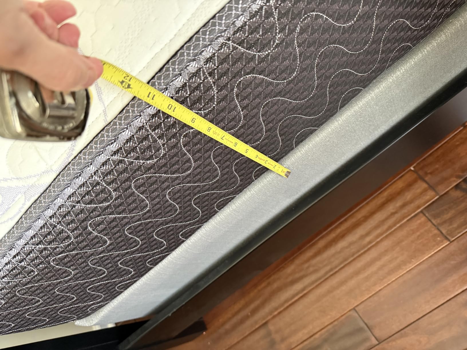 Utopia Bedding Quilted Fitted Mattress Pad, Queen Size, Elastic Fitted Mattress Topper Protector and Cover with Deep Pocket Stretches up to 16 Inches, Machine Washable (White) customer photo 2